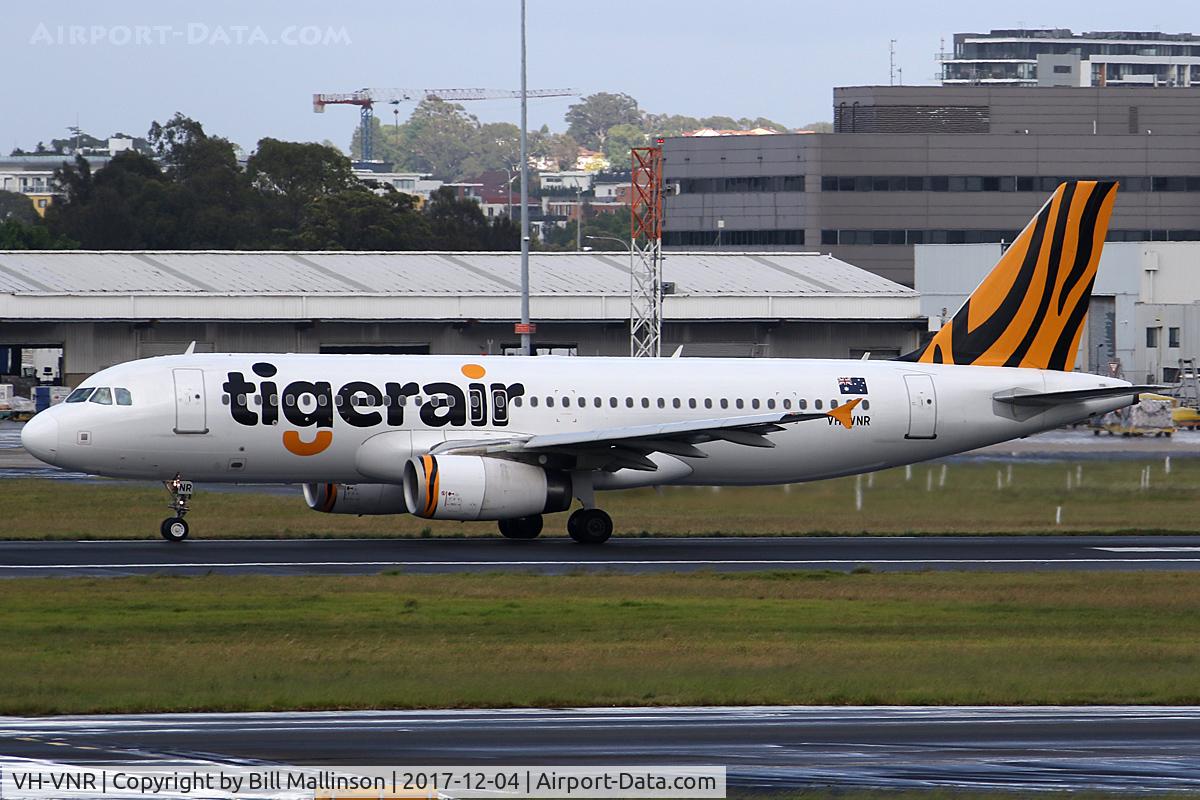 VH-VNR, 2013 Airbus A320-232 C/N 5900, ROLLING ON 16R