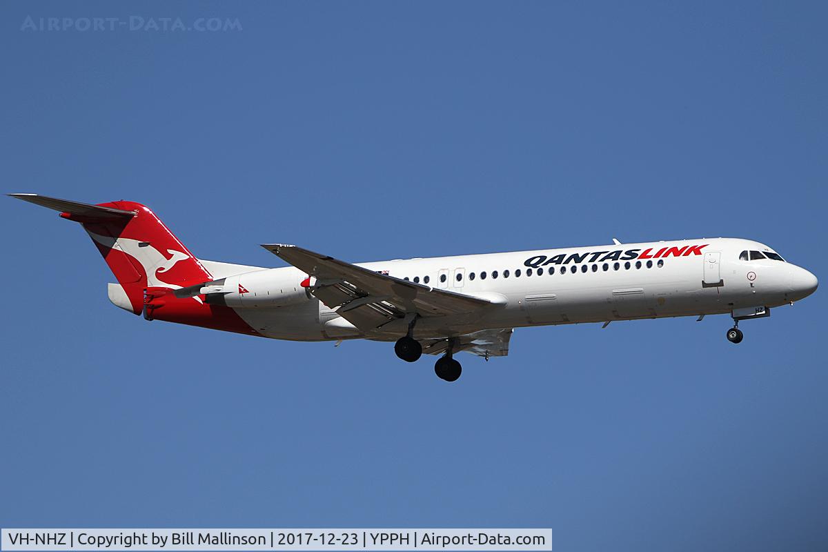 VH-NHZ, 1994 Fokker 100 (F-28-0100) C/N 11515, finals to 21
