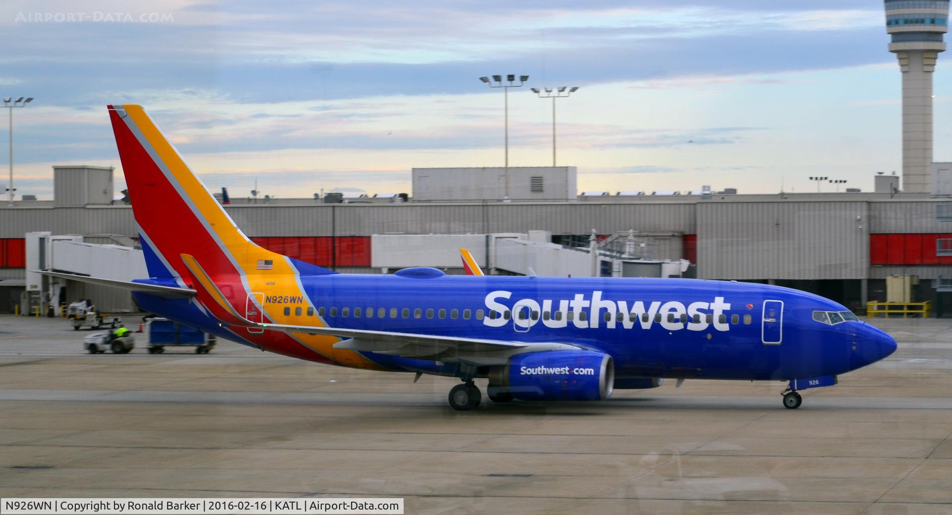 N926WN, 2008 Boeing 737-7H4 C/N 36629, Taxi to parking Atlanta