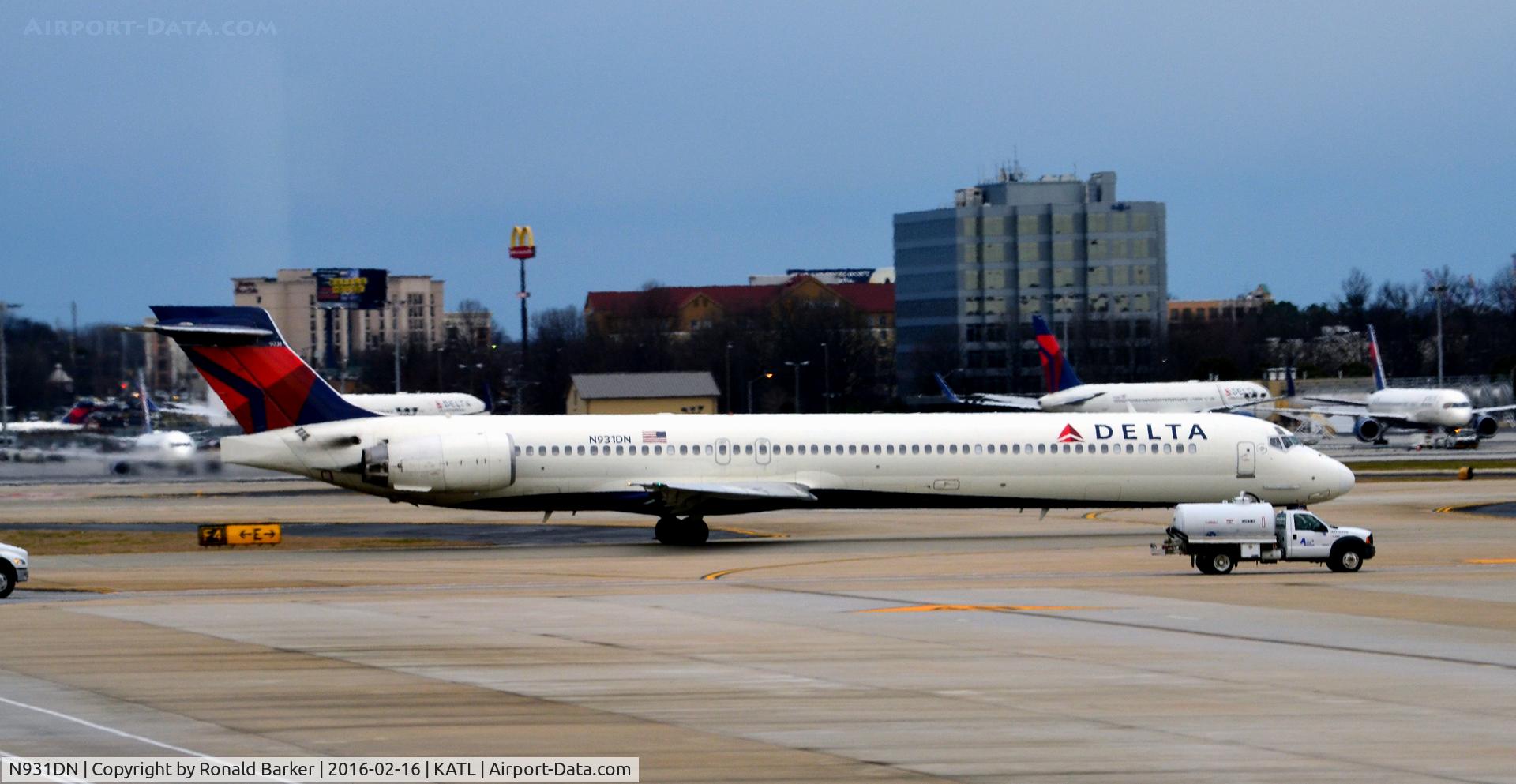 N931DN, 1997 McDonnell Douglas MD-90-30 C/N 53544, Taxi Atlanta