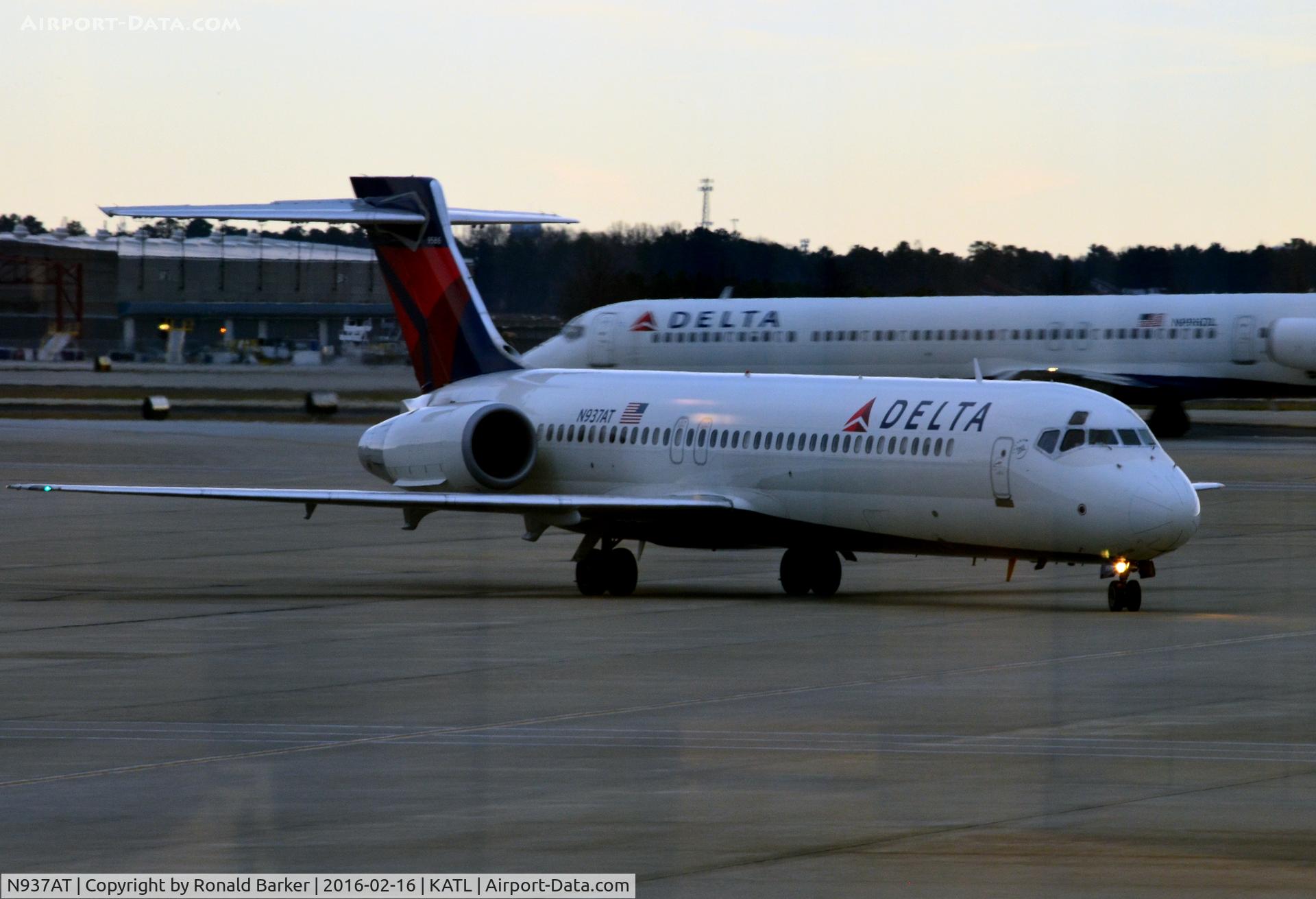 N937AT, 2001 Boeing 717-200 C/N 55091, Taxi Atlanta