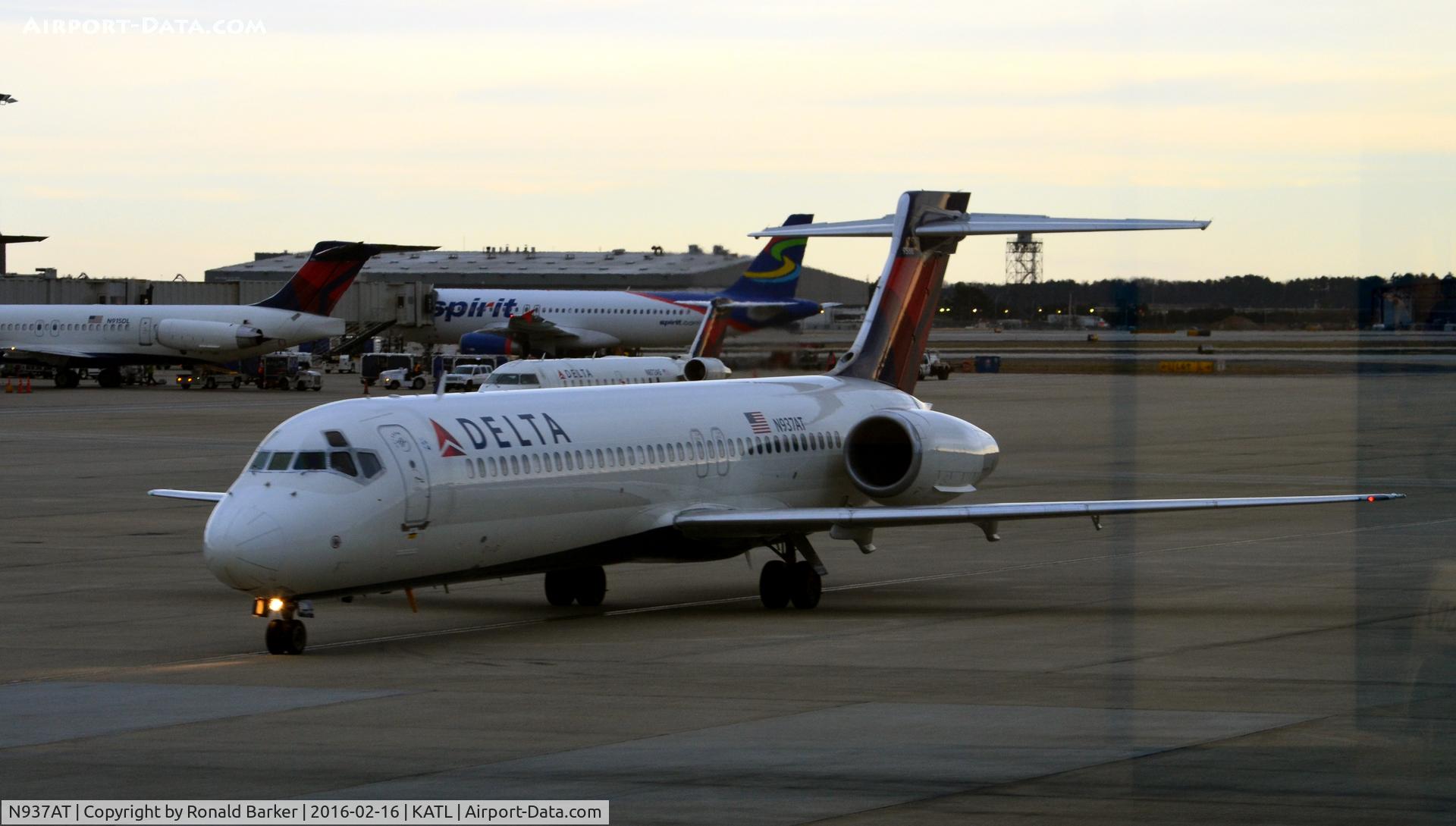 N937AT, 2001 Boeing 717-200 C/N 55091, Taxi Atlanta