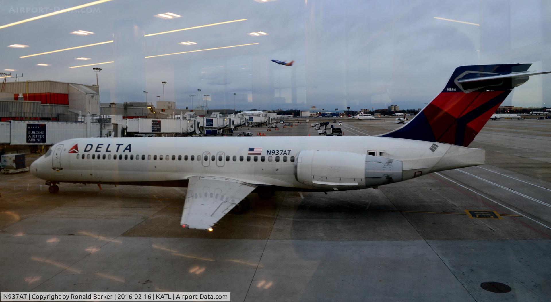 N937AT, 2001 Boeing 717-200 C/N 55091, Taxi Atlanta