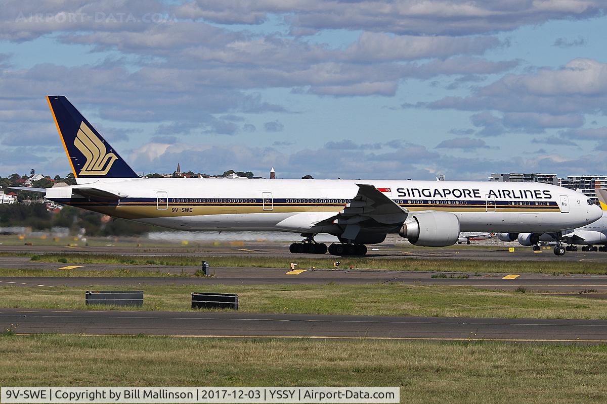 9V-SWE, 2006 Boeing 777-312/ER C/N 34570, ROLLING