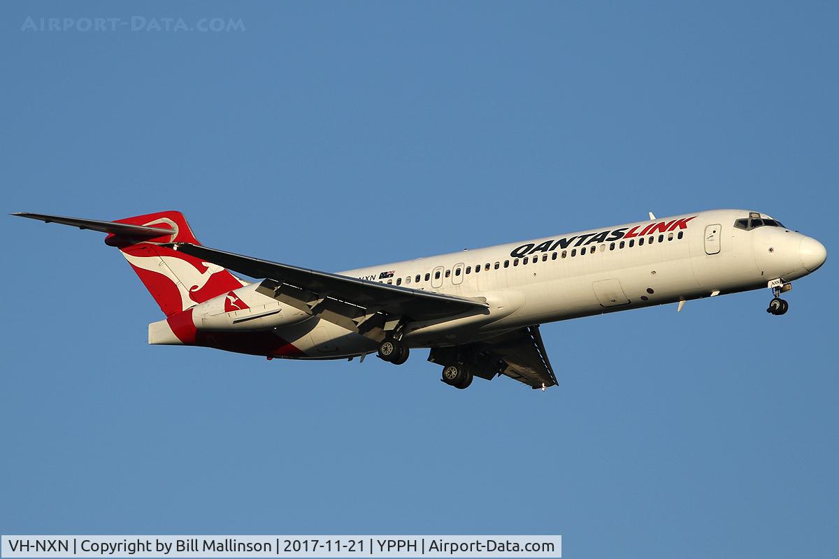 VH-NXN, 2001 Boeing 717-200 C/N 55095, FINALS FOR 21