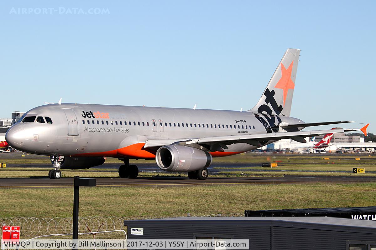 VH-VQP, 2000 Airbus A320-232 C/N 2573, TAXI TO 34R