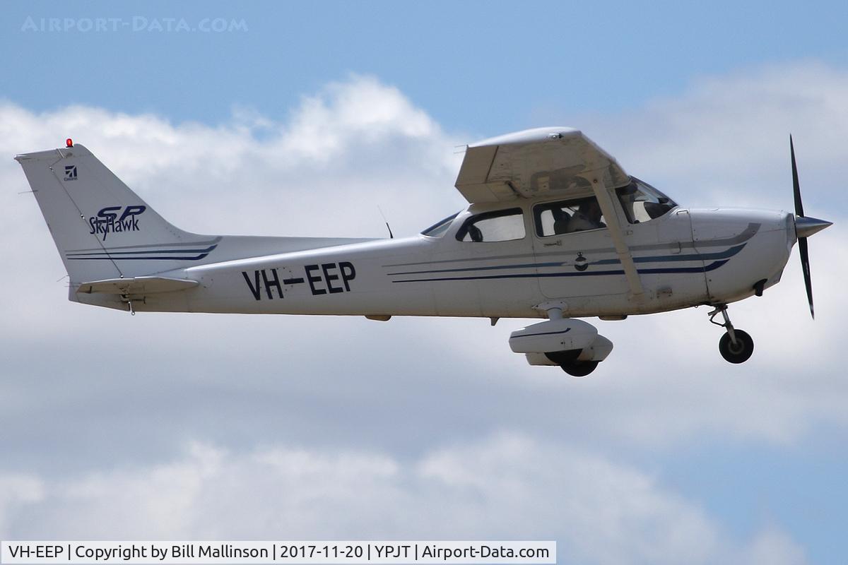 VH-EEP, 2003 Cessna 172S C/N 172S9321, JOYFLIGHT