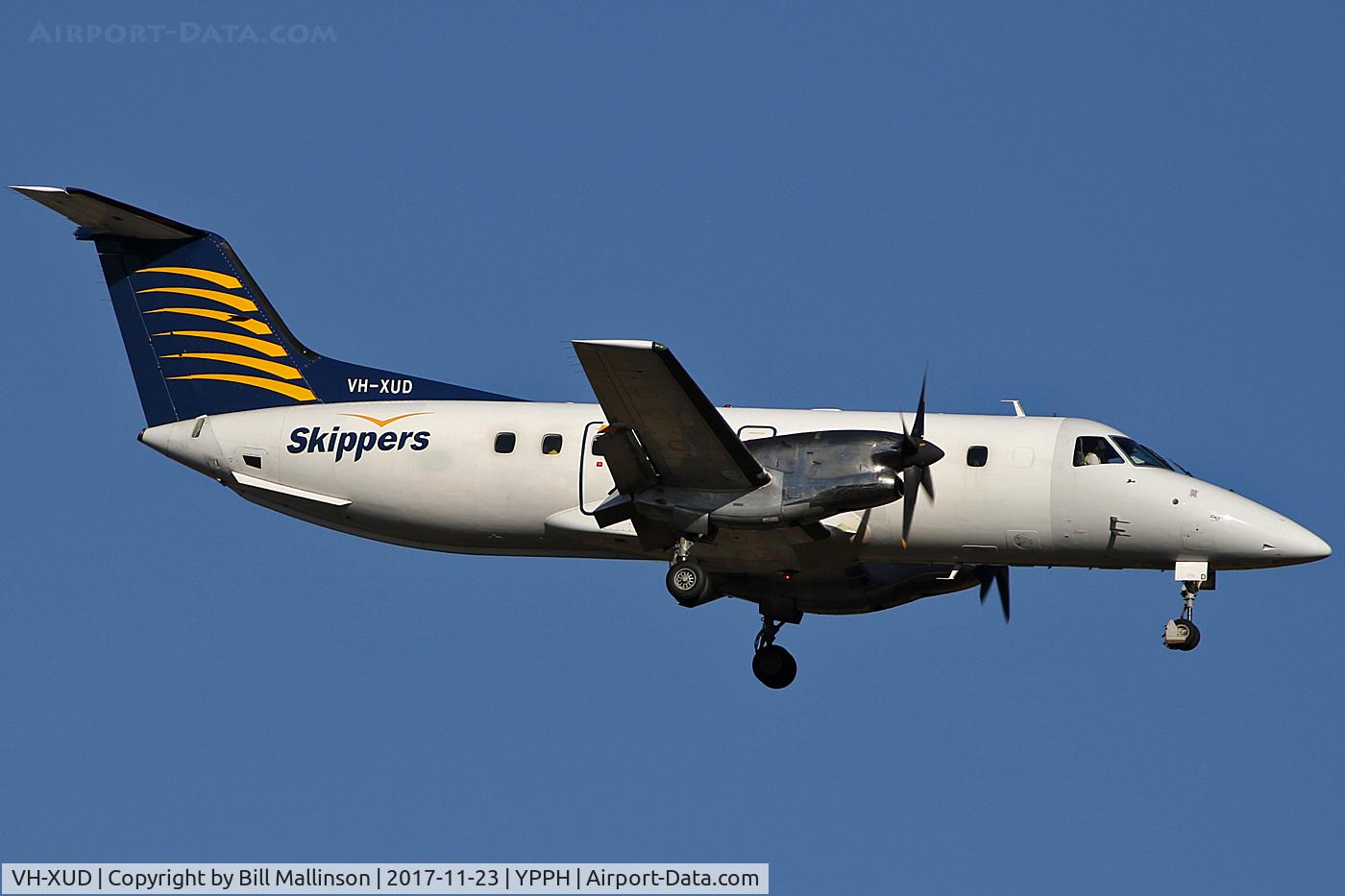 VH-XUD, 1989 Embraer EMB-120ER Brasilia C/N 120140, finals to 21