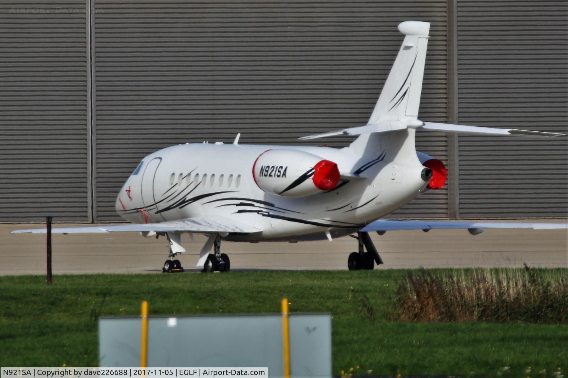 N921SA, 2001 Dassault Falcon 2000 C/N 148, N921SA on ramp at Farnborough