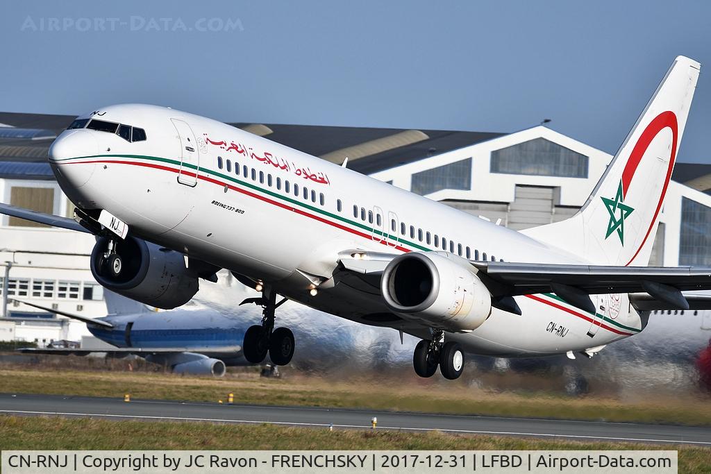 CN-RNJ, 1998 Boeing 737-8B6 C/N 28980, RAM793 take off runway 23 to Casablanca