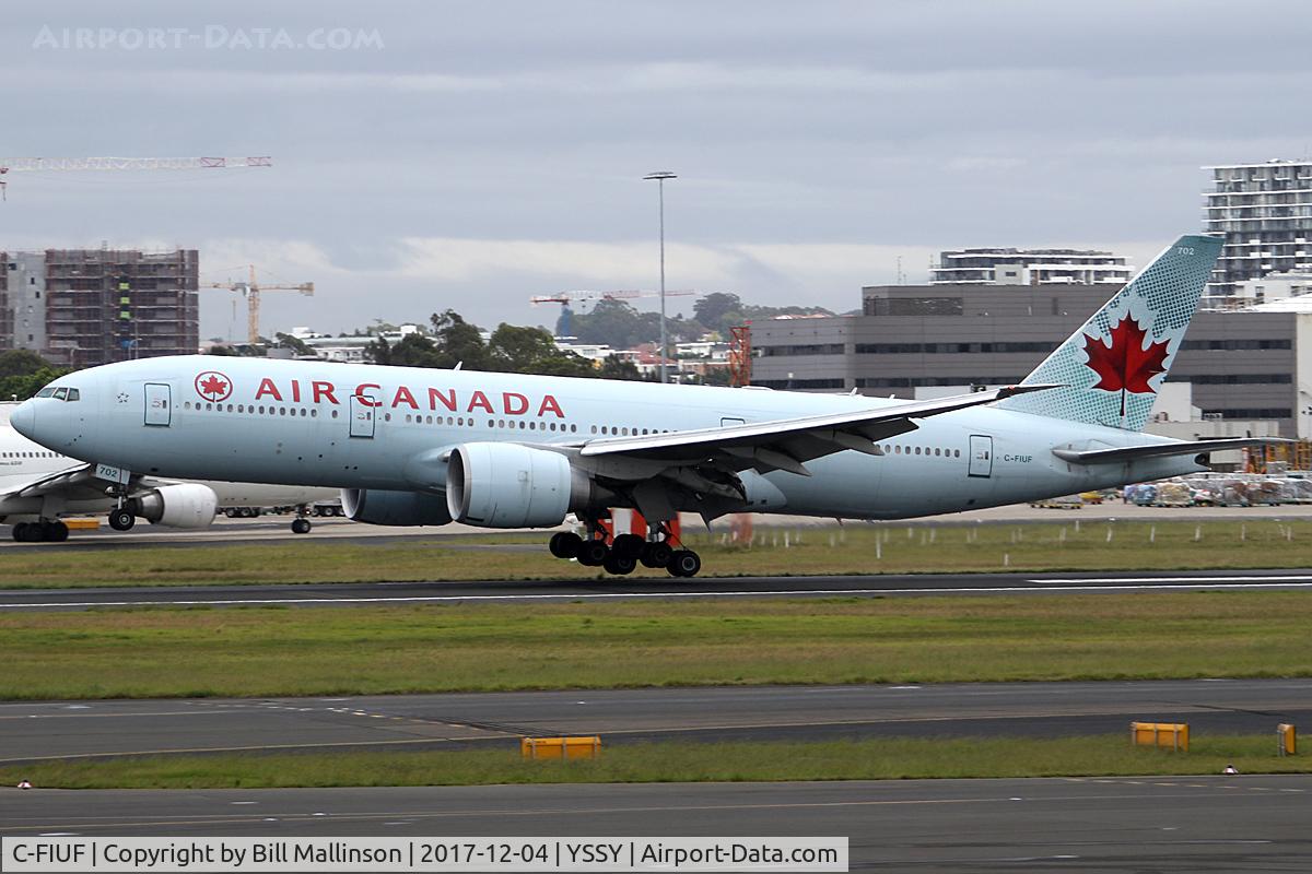 C-FIUF, 2007 Boeing 777-233/LR C/N 35243, onto 16R