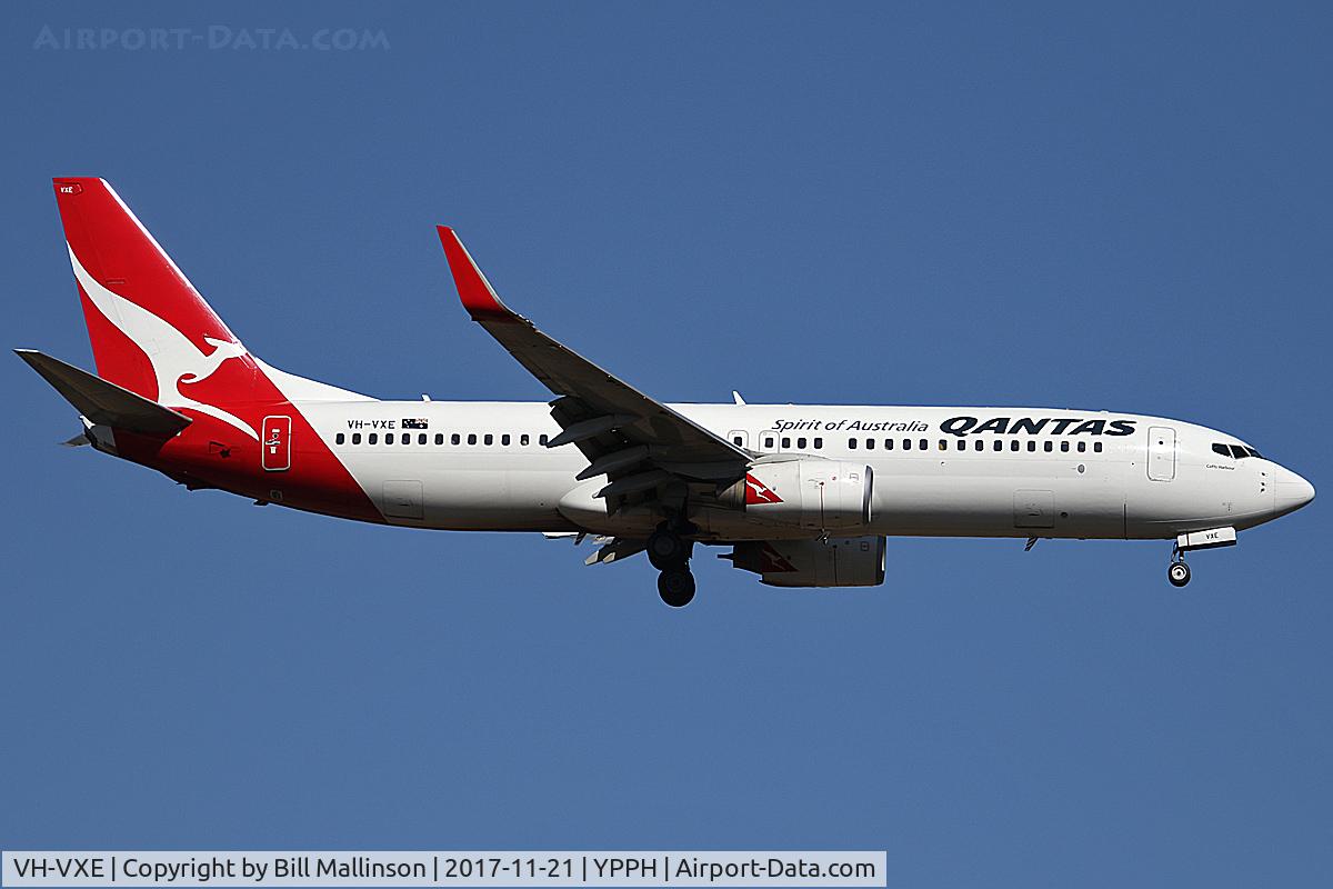 VH-VXE, 2001 Boeing 737-838 C/N 30899, FINALS TO 21