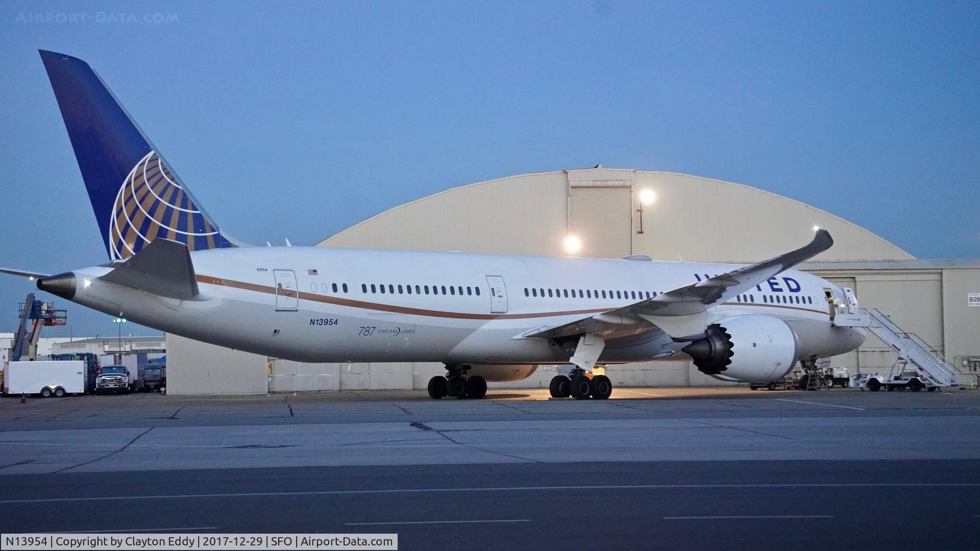 N13954, 2015 Boeing 787-9 Dreamliner C/N 36405, SFO 2017.