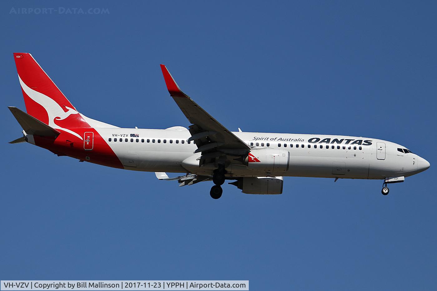 VH-VZV, 2011 Boeing 737-838 C/N 34189, FINALS TO 21
