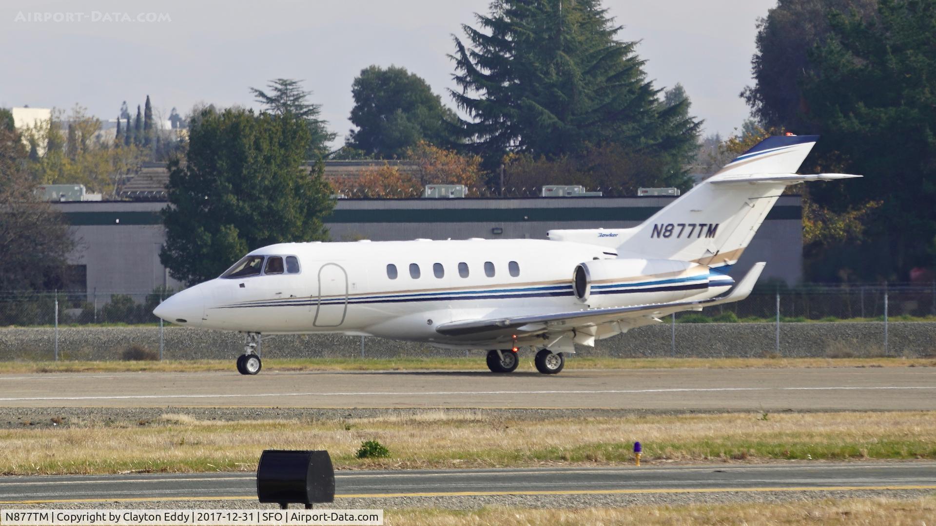 N877TM, 2001 Raytheon Hawker 800XP C/N 258542, Departing runway 32R Buchanan Field Concord California 2017.