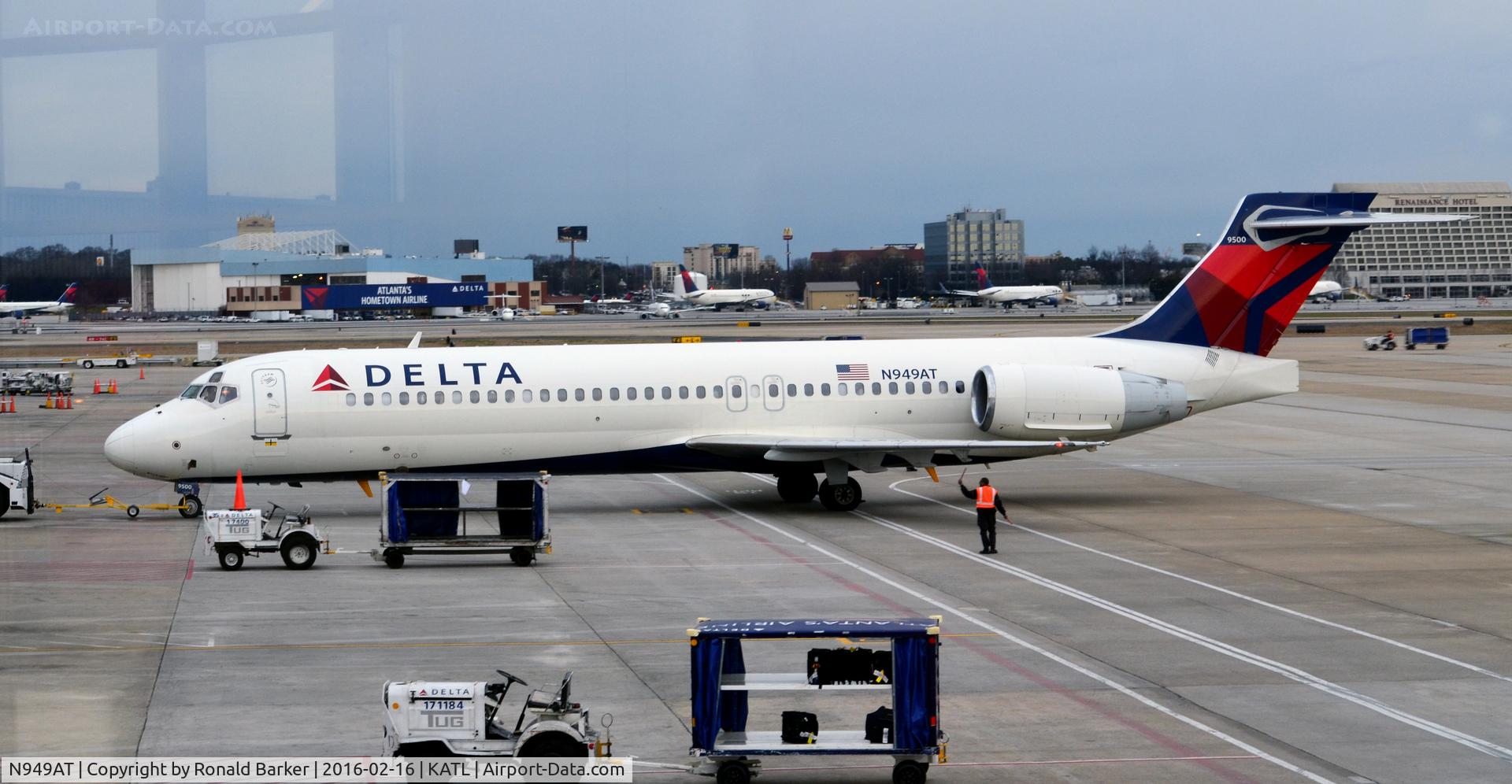 N949AT, 1999 Boeing 717-200 C/N 55003, Gate C37 Atlanta
