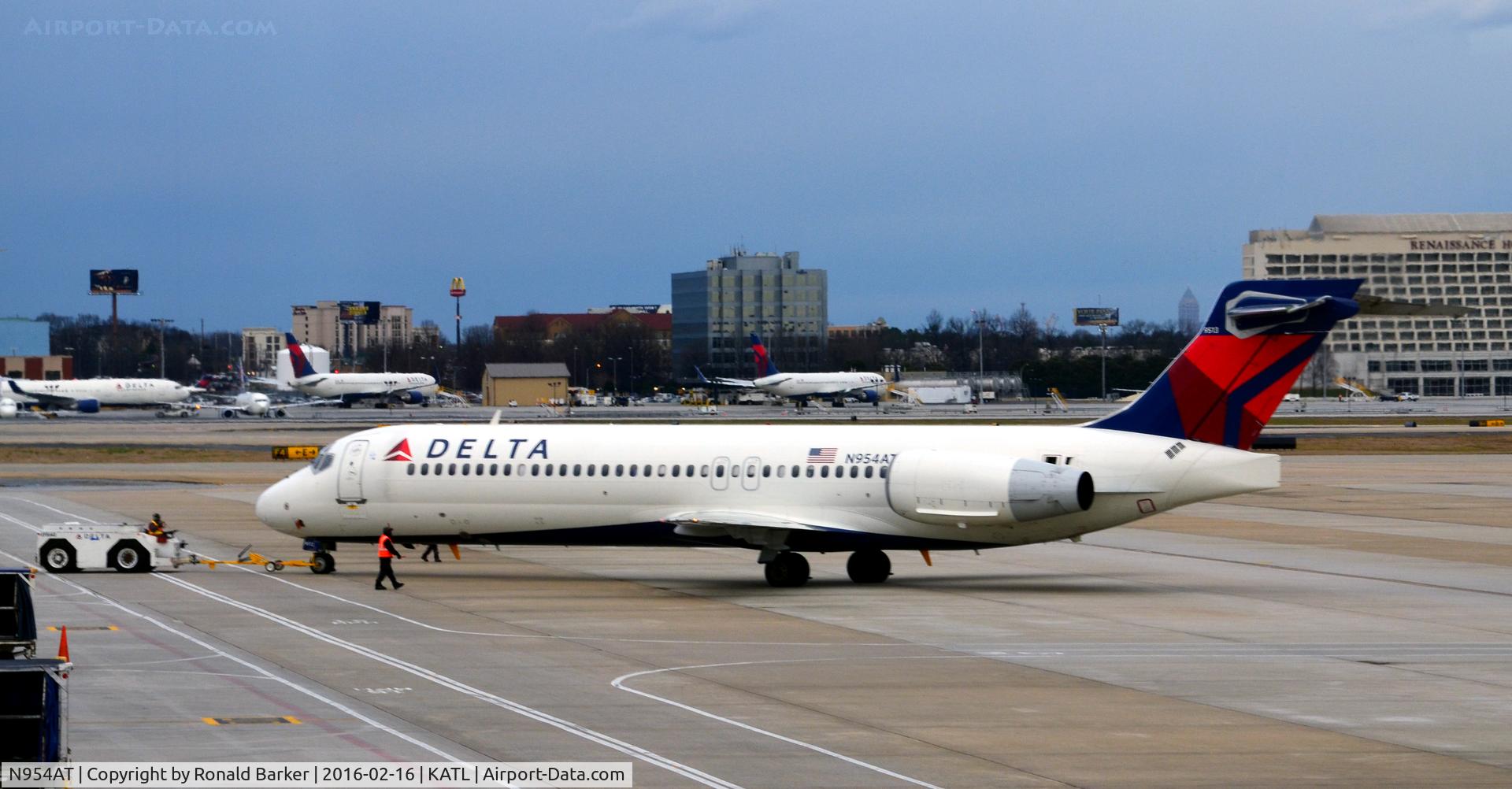 N954AT, 2000 Boeing 717-2BD C/N 55016, Pushback Atlanta