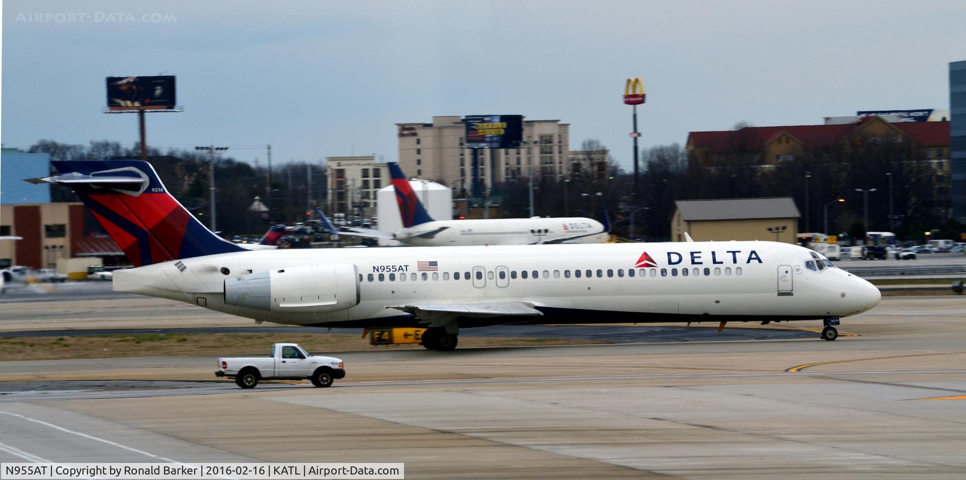 N955AT, 2000 Boeing 717-200 C/N 55017, Taxi Atlanta