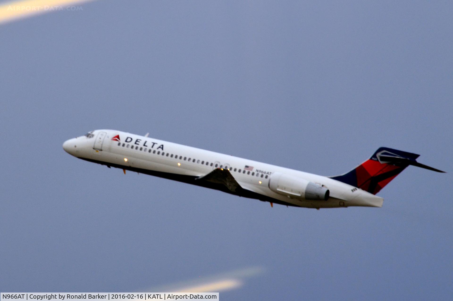 N966AT, 2001 Boeing 717-200 C/N 55027, Takeoff Atlanta