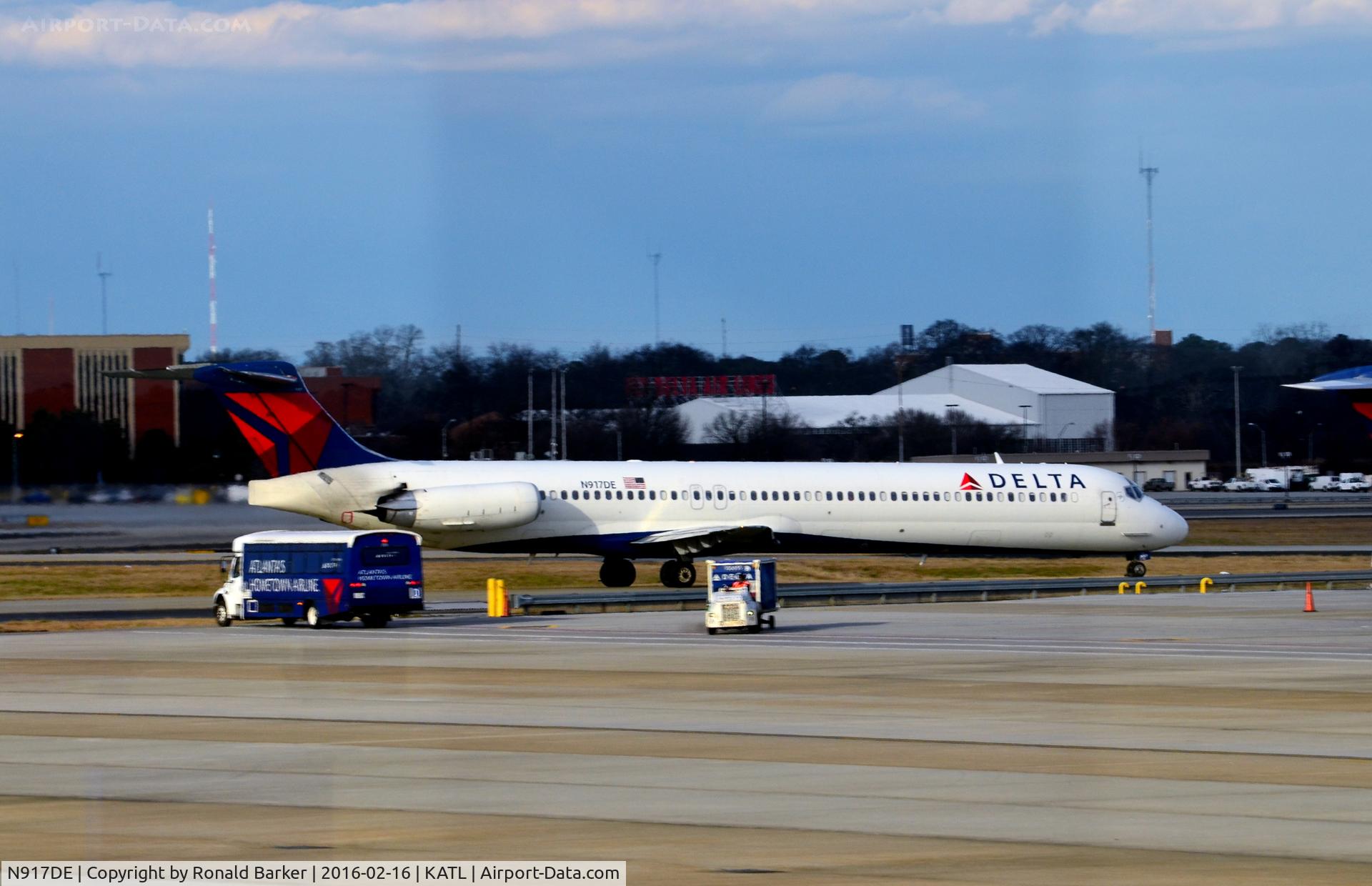 N917DE, 1993 McDonnell Douglas MD-88 C/N 49958, Taxi Atlanta