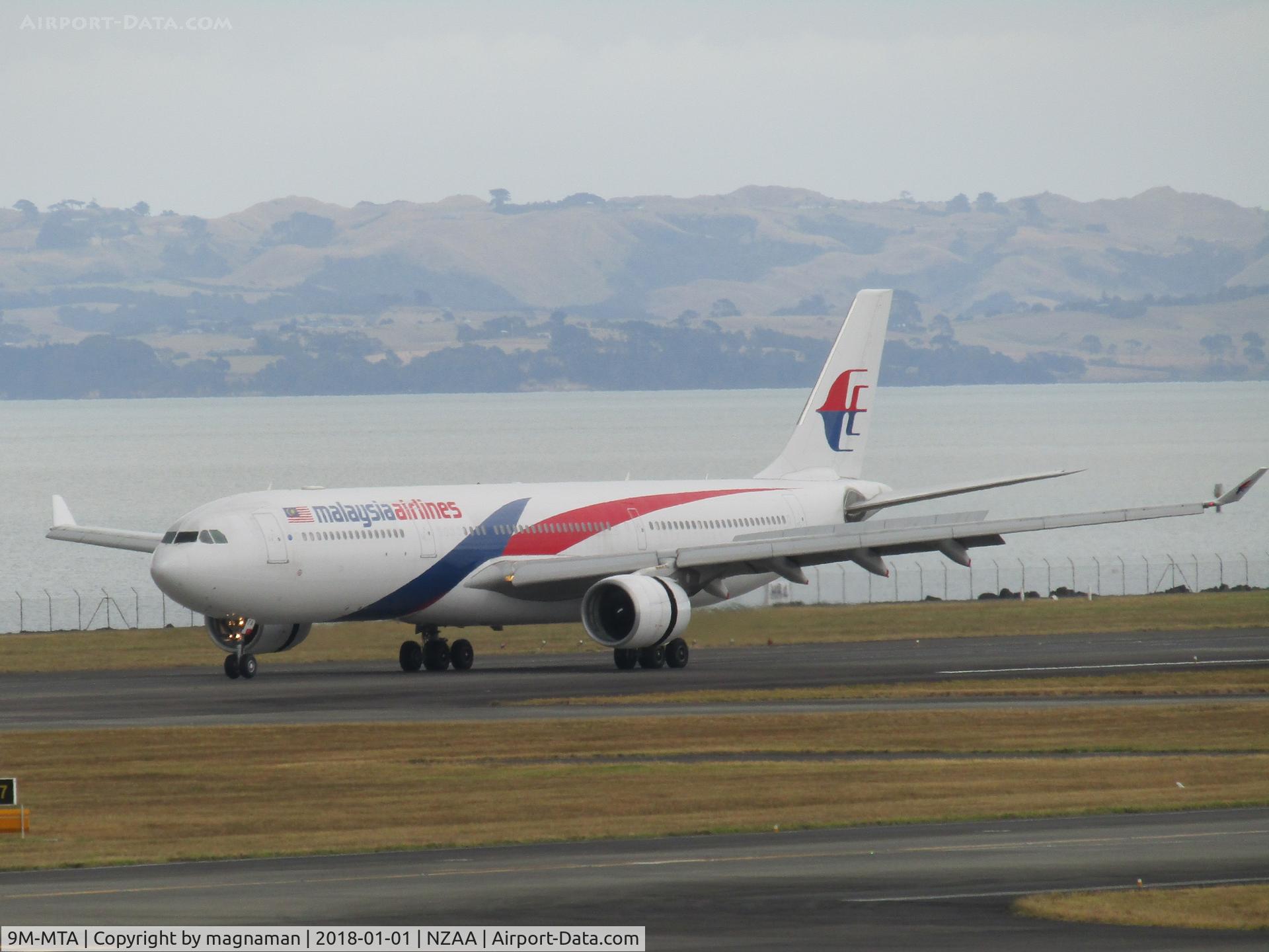 9M-MTA, 2011 Airbus A330-323 C/N 1209, reverse thrust