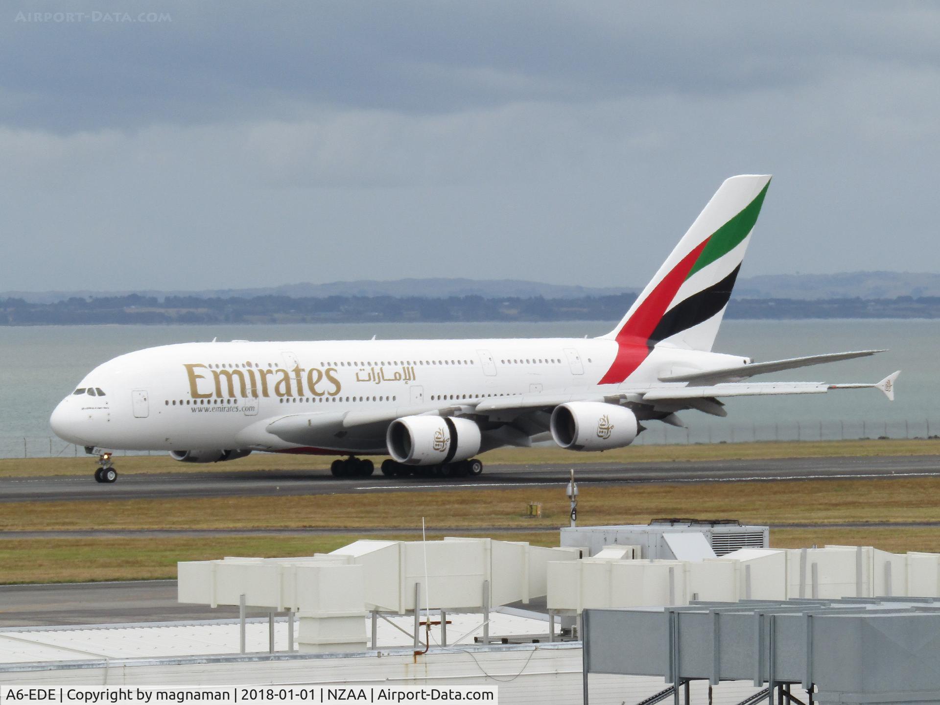 A6-EDE, 2008 Airbus A380-861 C/N 017, reverse thrust