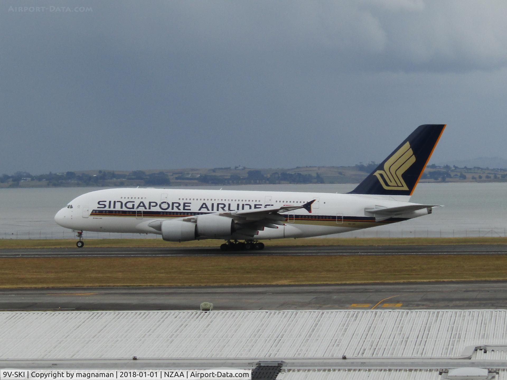 9V-SKI, 2009 Airbus A380-841 C/N 034, rolling