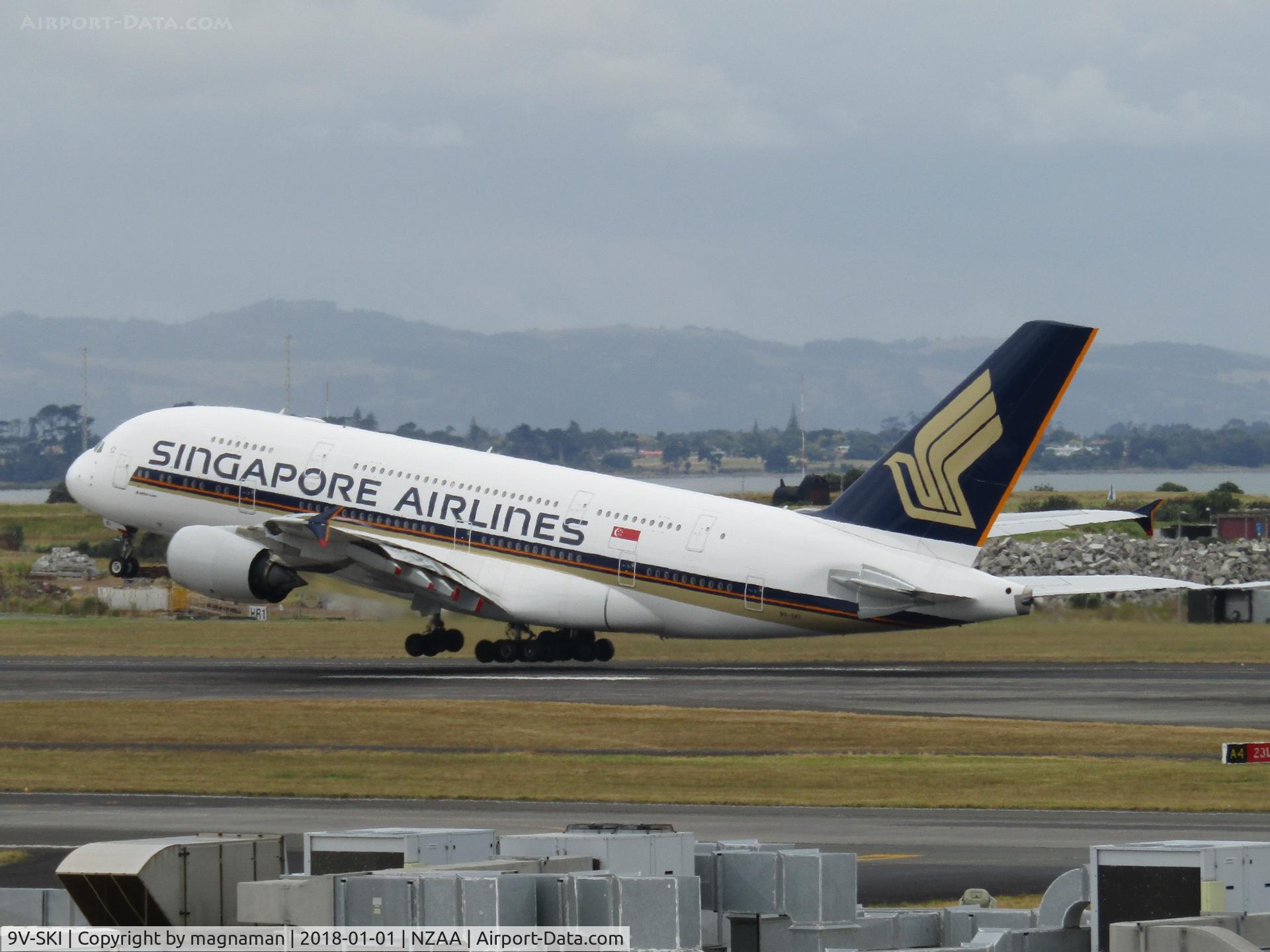 9V-SKI, 2009 Airbus A380-841 C/N 034, lift off