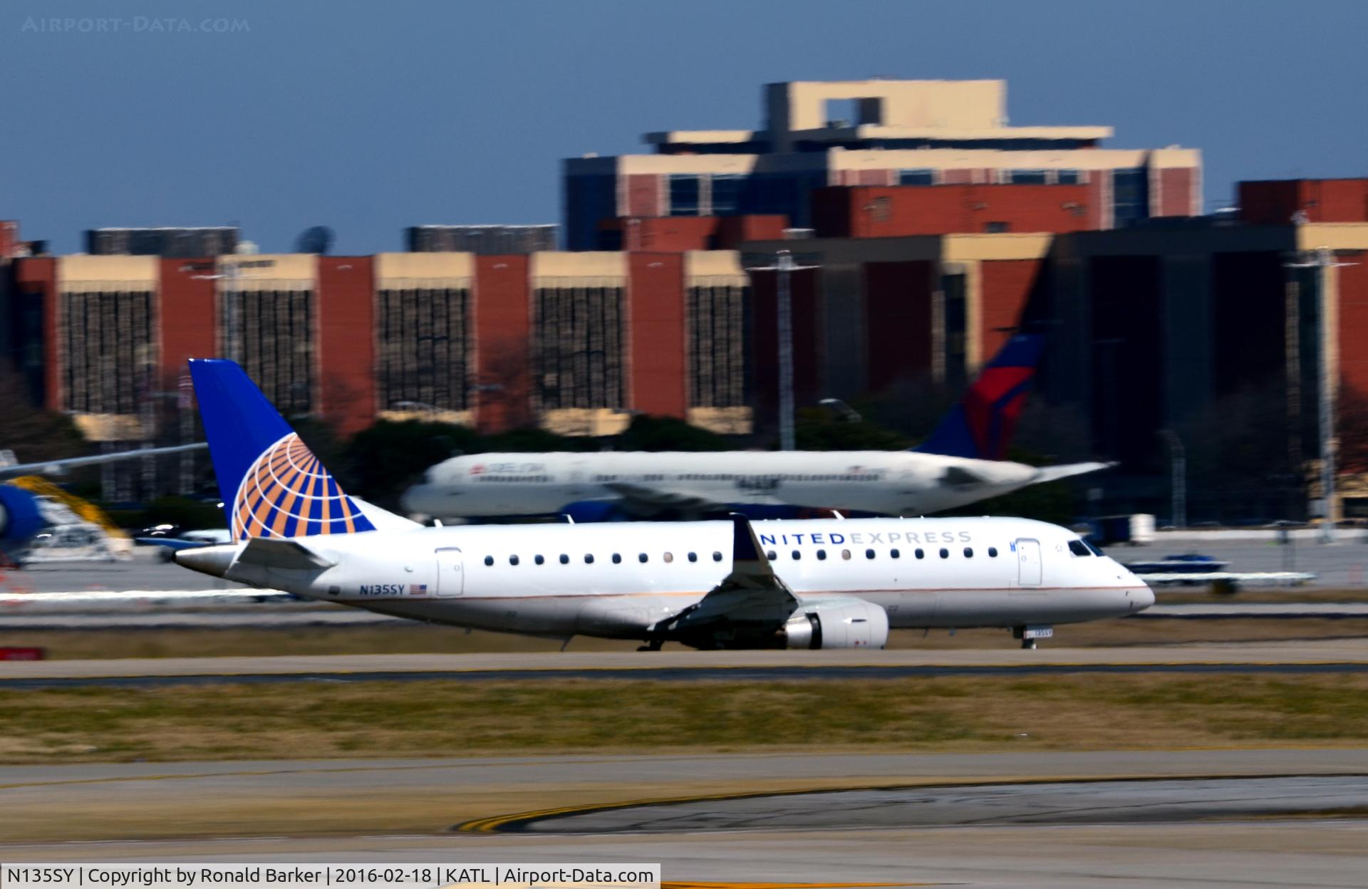 N135SY, 2015 Embraer 175LR (ERJ-170-200LR) C/N 17000460, Landing Atlanta