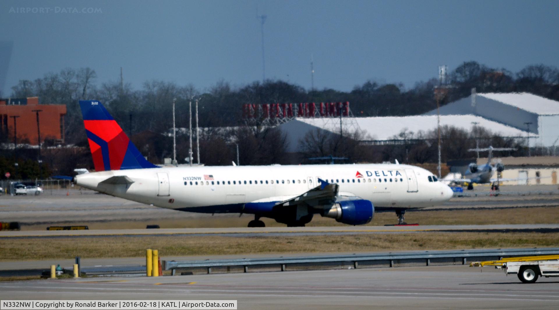 N332NW, 1992 Airbus A320-211 C/N 319, Taxi for takeoff Atlanta