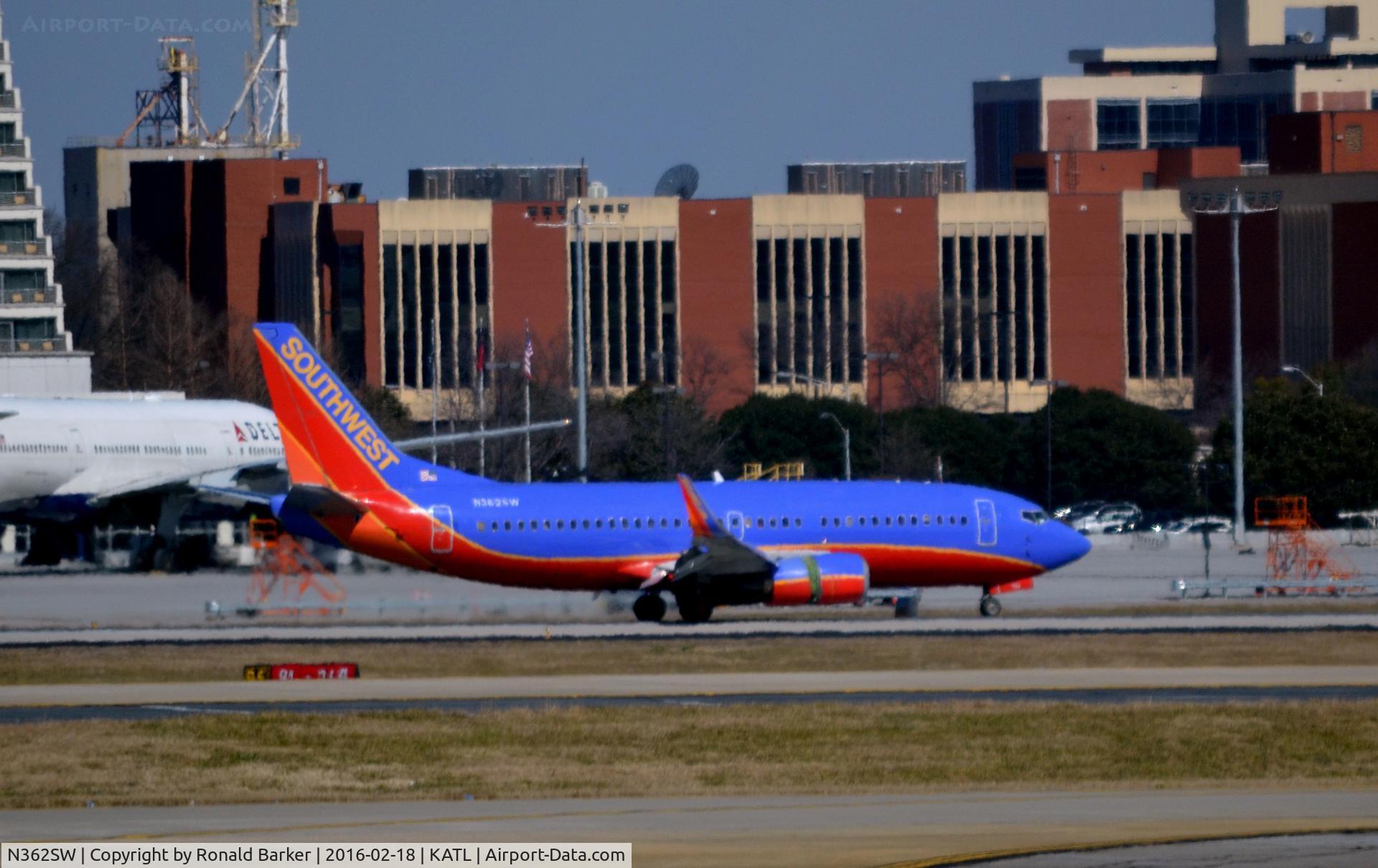 N362SW, 1992 Boeing 737-3H4 C/N 26573, Landing Atlanta