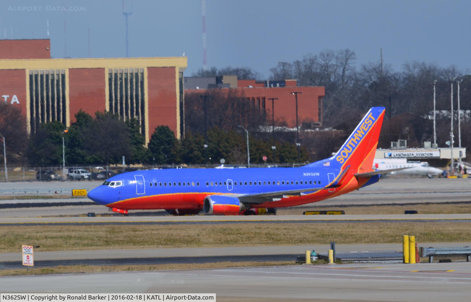 N362SW, 1992 Boeing 737-3H4 C/N 26573, Taxi to park Atlanta