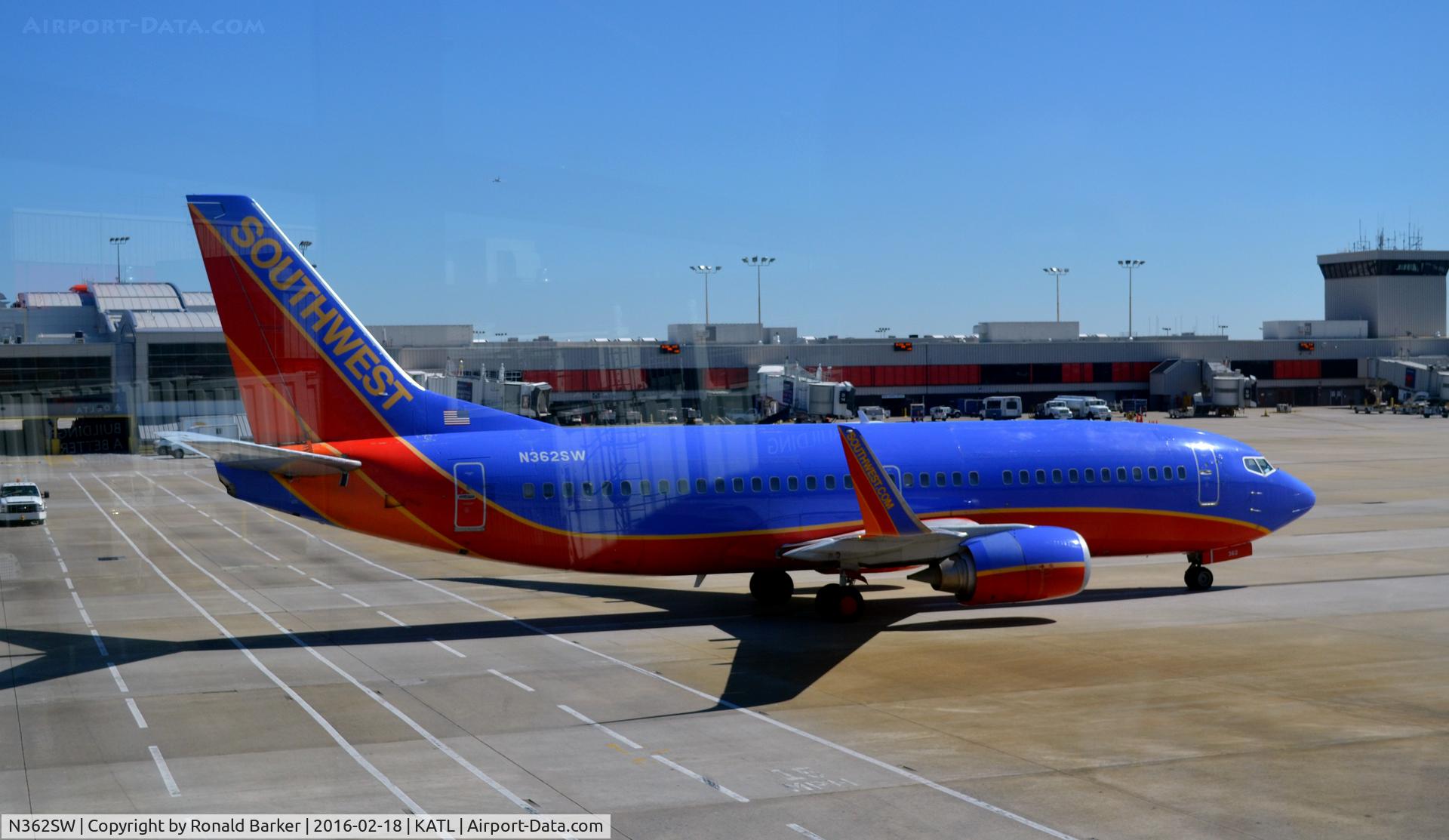N362SW, 1992 Boeing 737-3H4 C/N 26573, Taxi to park Atlanta