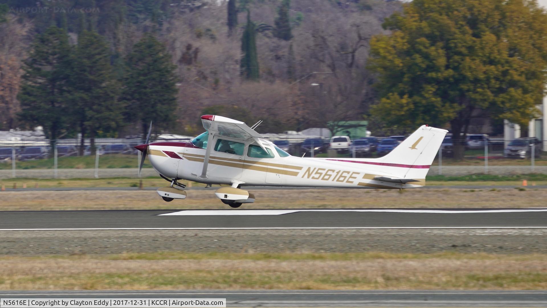 N5616E, 1978 Cessna 172N C/N 17271902, Buchanan Field Concord California 2017.