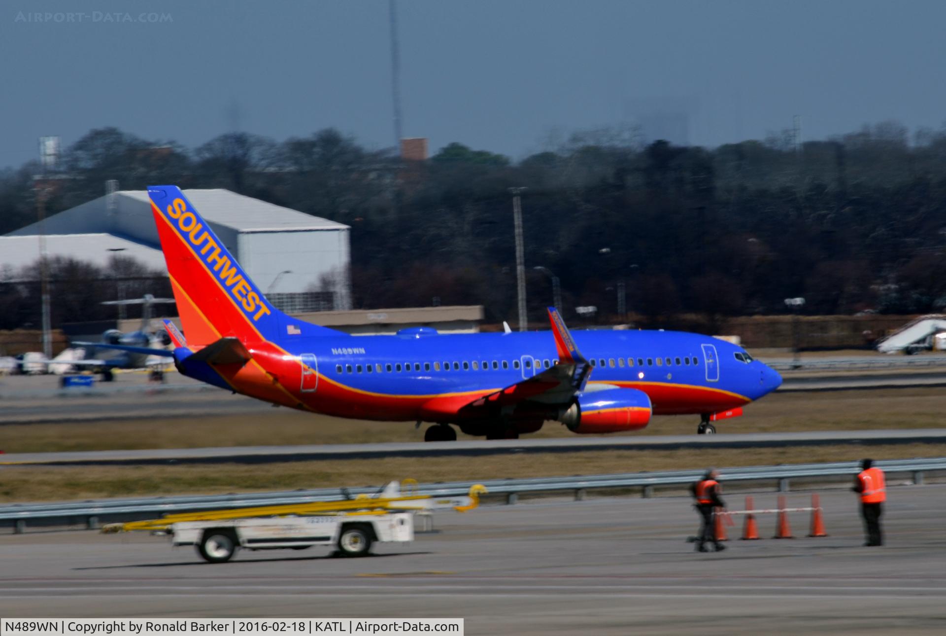 N489WN, 2004 Boeing 737-7H4 C/N 33855, Taxi Atlanta