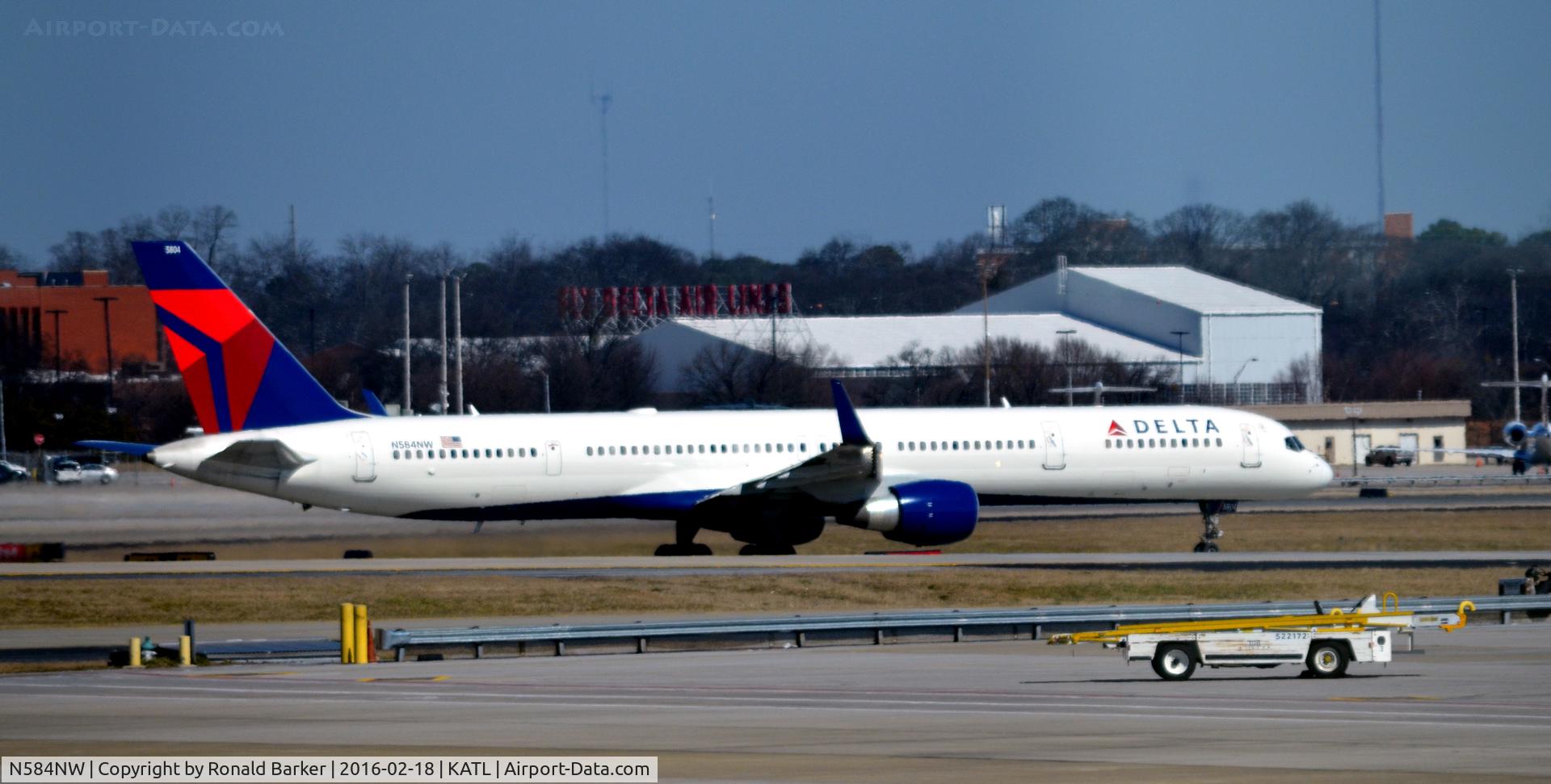 N584NW, 2002 Boeing 757-351 C/N 32984, Taxi Atlanta