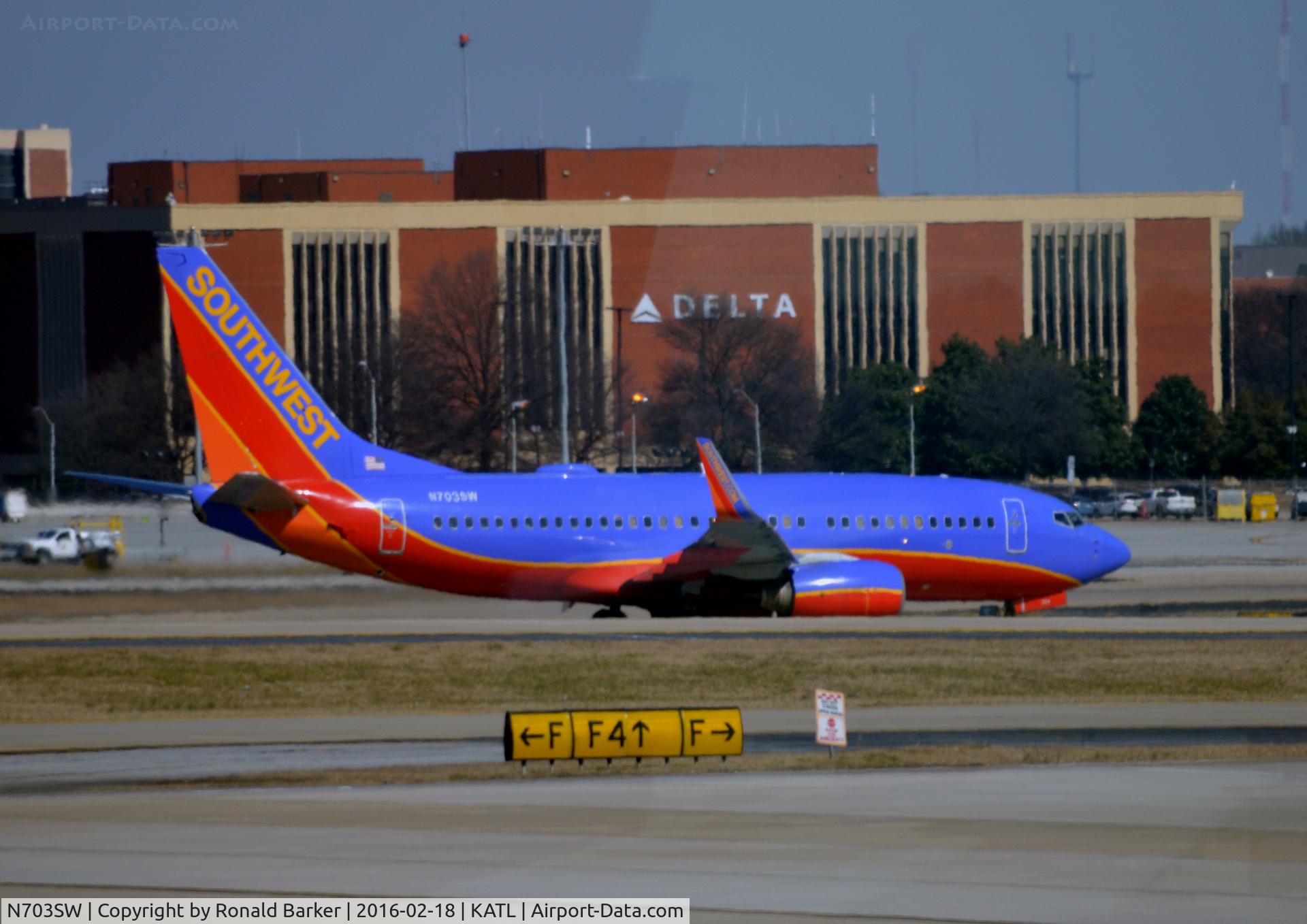 N703SW, 1997 Boeing 737-7H4 C/N 27837, taxi Atlanta