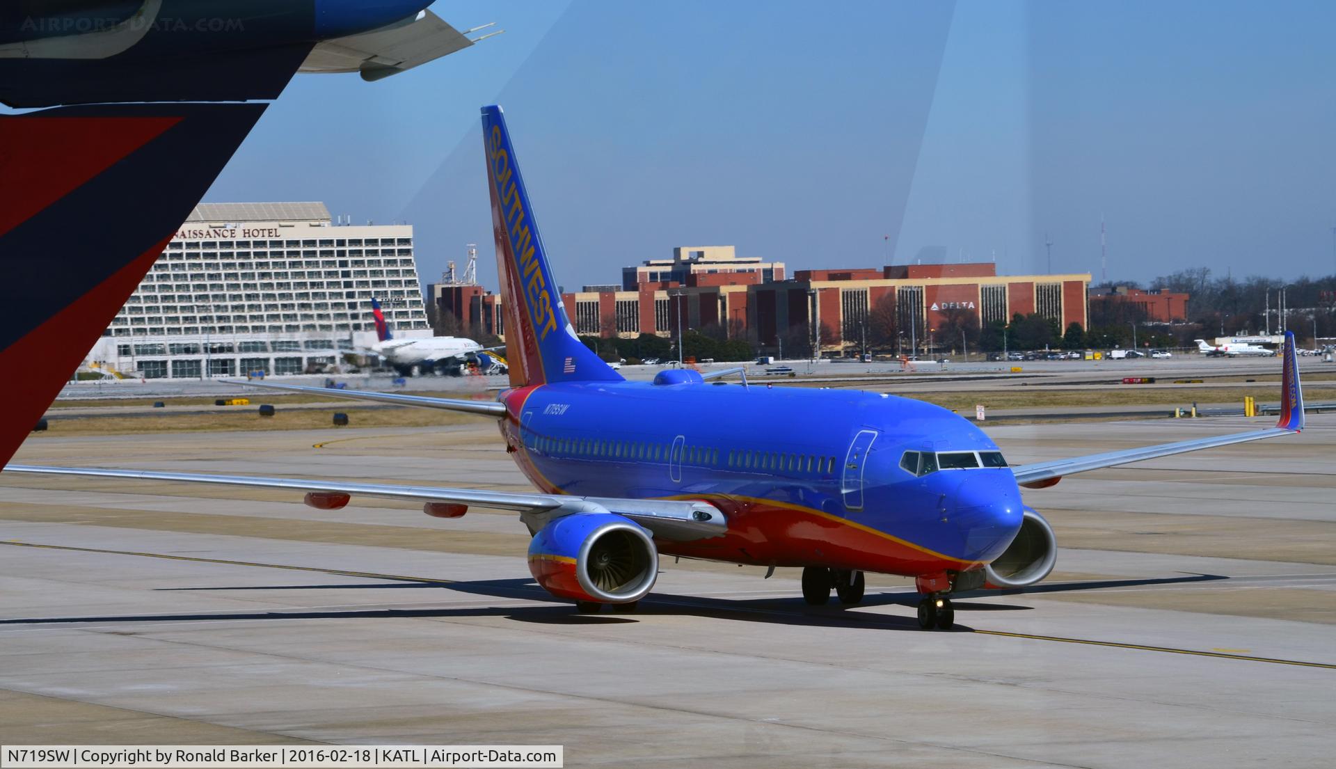 N719SW, 1998 Boeing 737-7H4 C/N 27853, Taxi to parking Atlanta