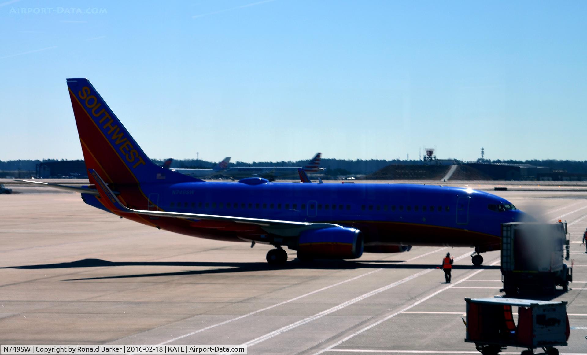 N749SW, 1999 Boeing 737-7H4 C/N 29801, Arriving at gate Atlanta