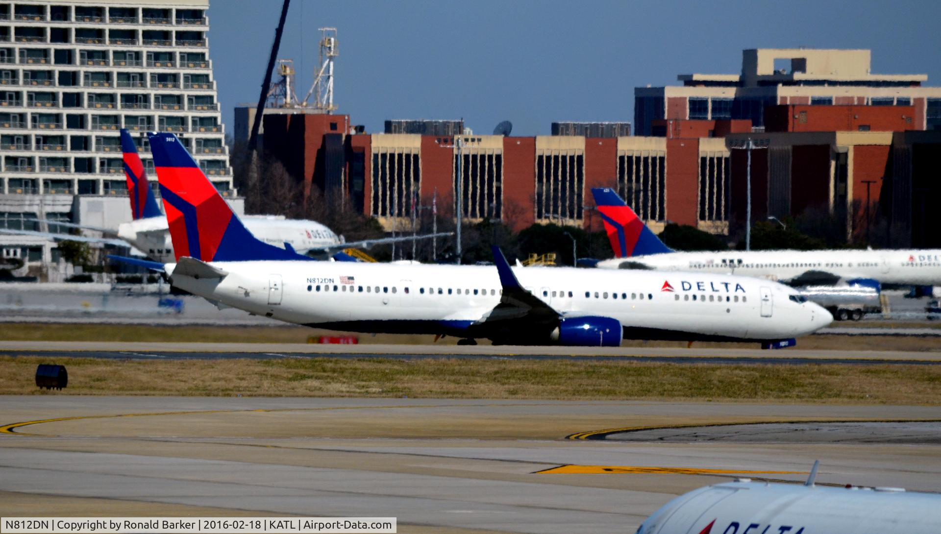 N812DN, 2013 Boeing 737-932/ER C/N 31923, Taxi Atlanta