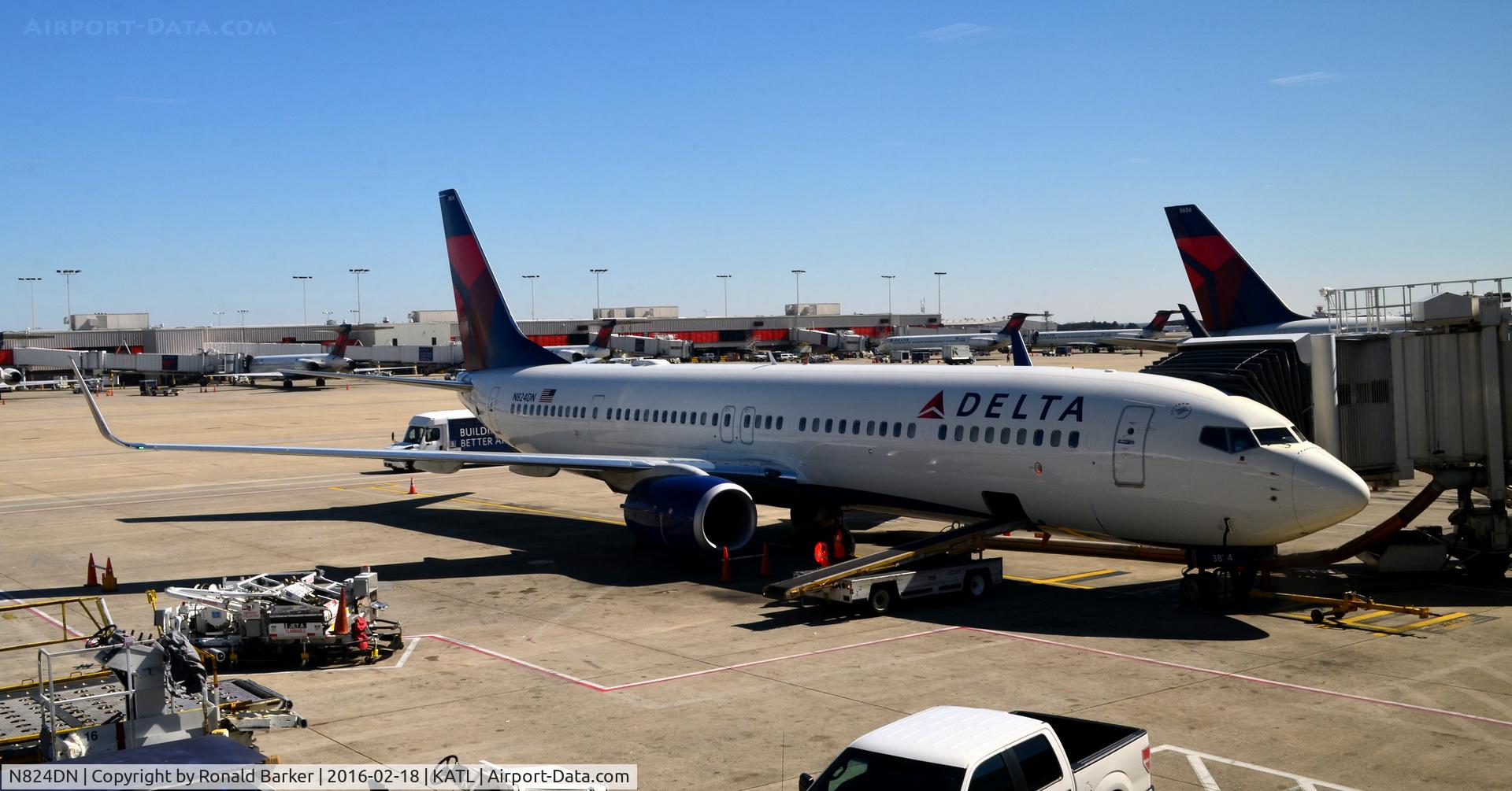 N824DN, 2014 Boeing 737-932/ER C/N 31935, At the gate Atlanta