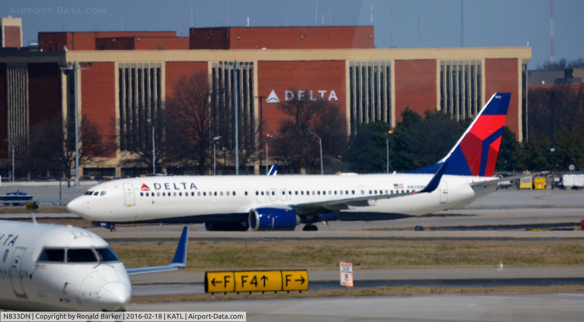 N833DN, 2015 Boeing 737-932/ER C/N 31944, Taxi Atlanta