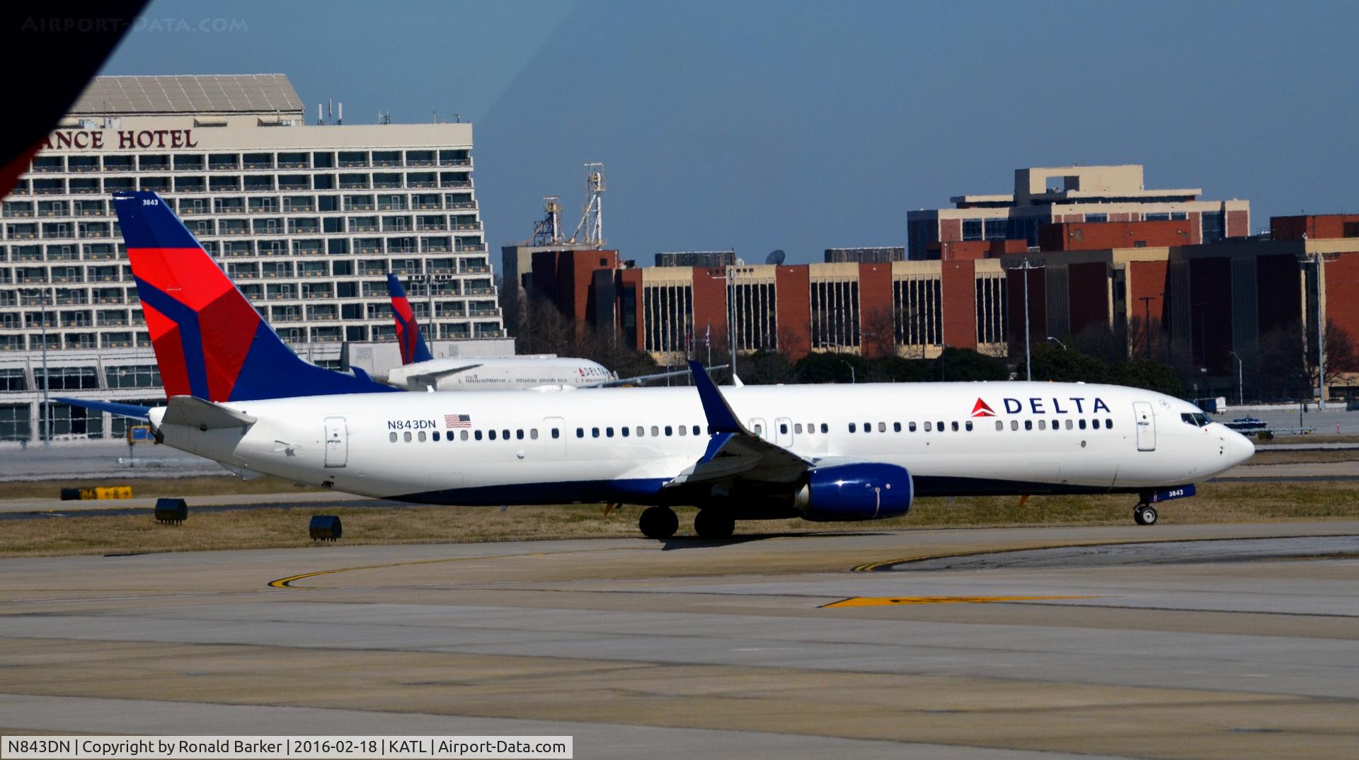 N843DN, 2015 Boeing 737-932/ER C/N 31954, Taxi Atlanta