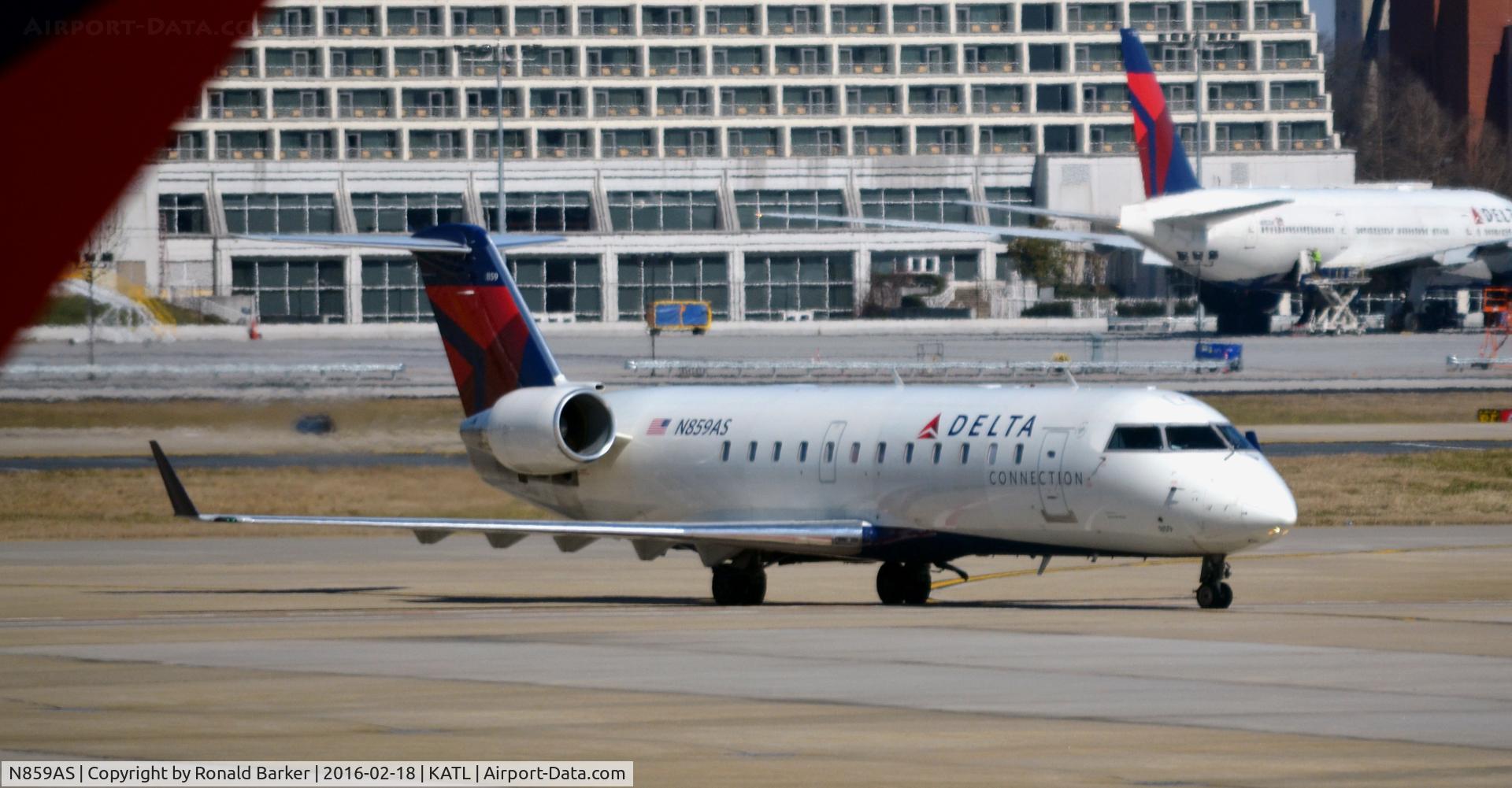 N859AS, 2000 Bombardier CRJ-200ER (CL-600-2B19) C/N 7421, Taxi Atlanta