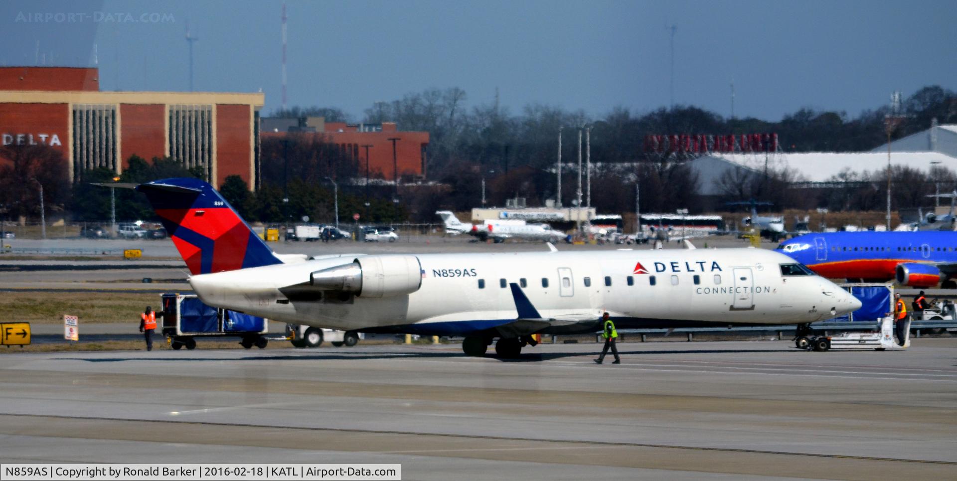 N859AS, 2000 Bombardier CRJ-200ER (CL-600-2B19) C/N 7421, Pushback Atlanta