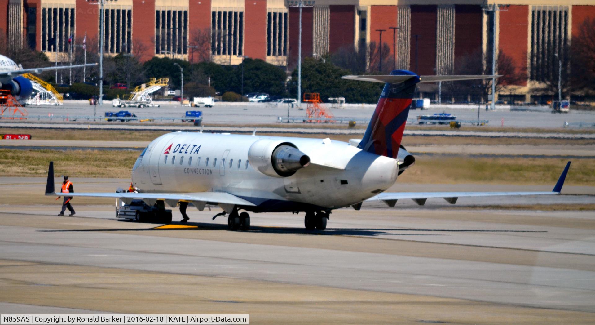 N859AS, 2000 Bombardier CRJ-200ER (CL-600-2B19) C/N 7421, Pushback Atlanta