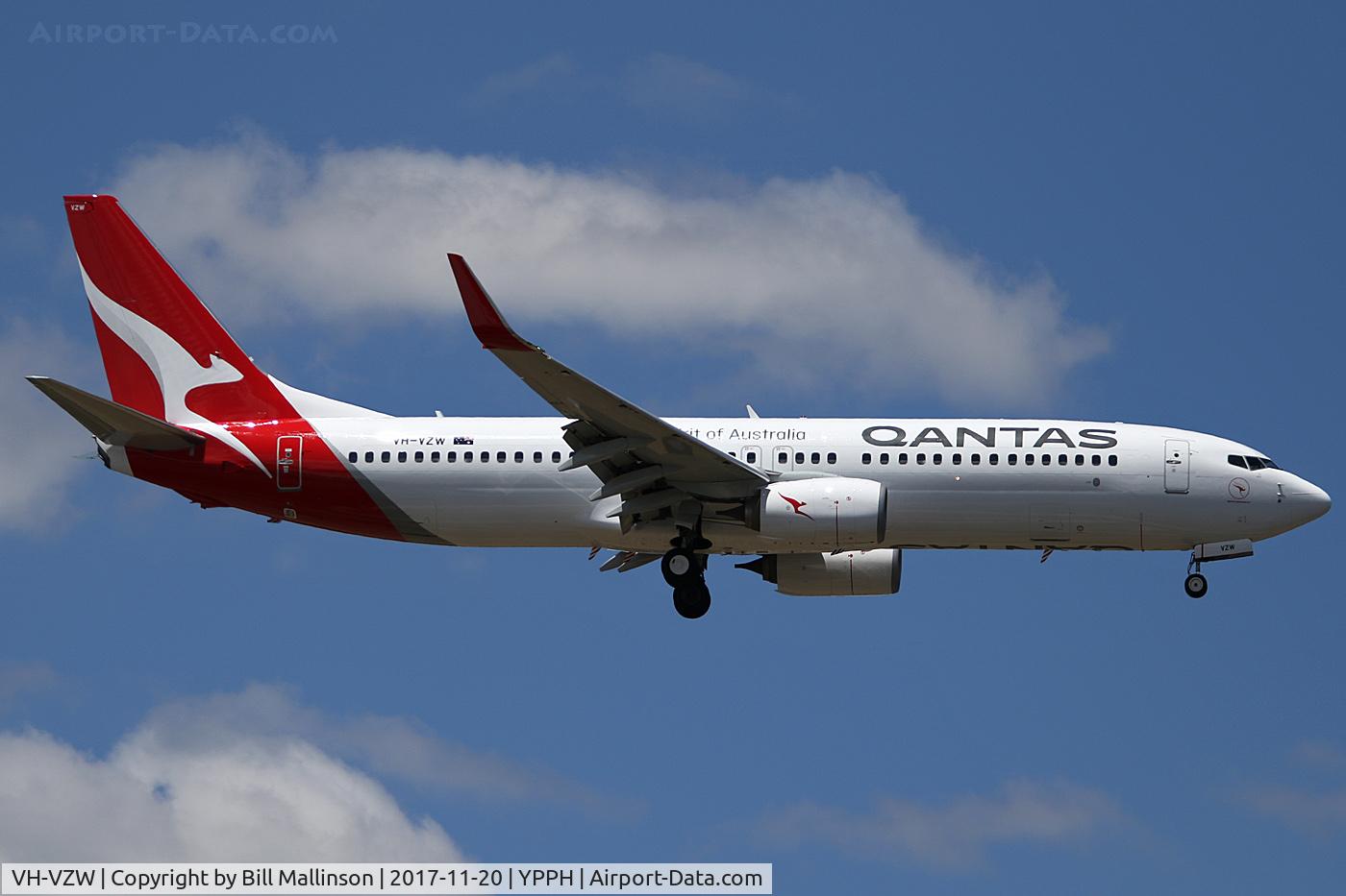 VH-VZW, 2011 Boeing 737-838 C/N 39359, FINALS TO 2 1