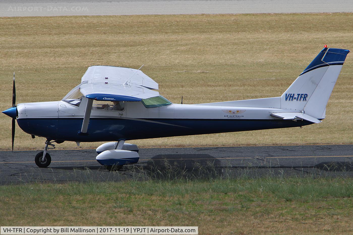 VH-TFR, 1977 Cessna 152 C/N 15281207, TAXIING