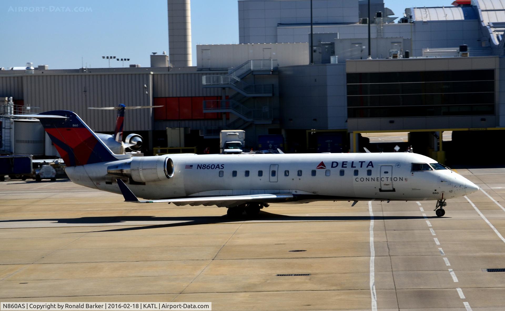 N860AS, 2000 Bombardier CRJ-200ER (CL-600-2B19) C/N 7433, Ready to taxi Atlanta