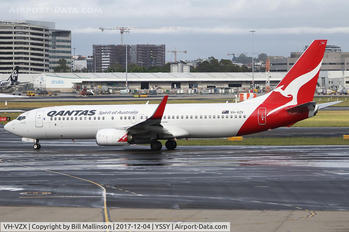 VH-VZX, 2012 Boeing 737-838 C/N 34188, TAXI TO 16R
